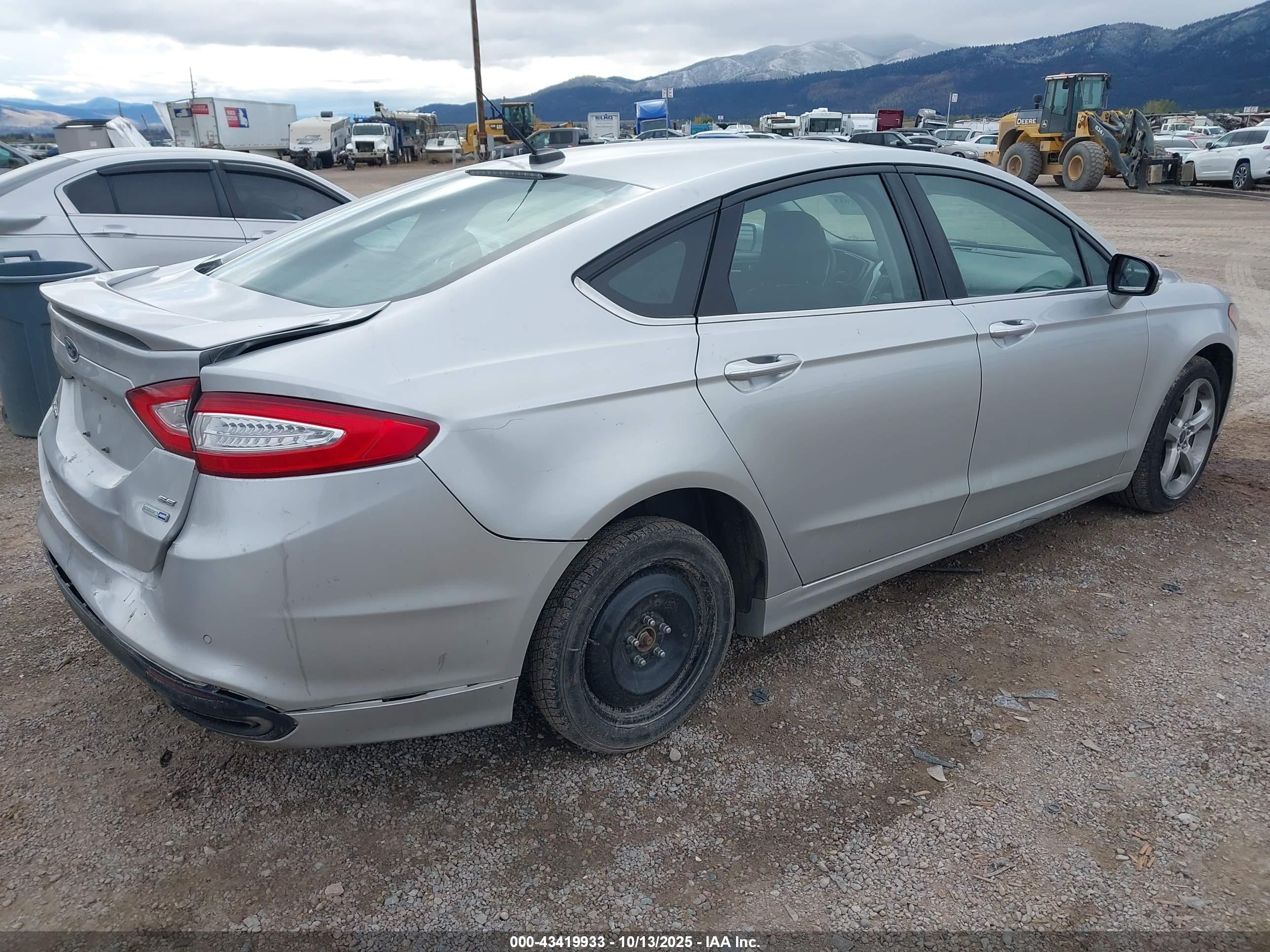 FORD FUSION image 4