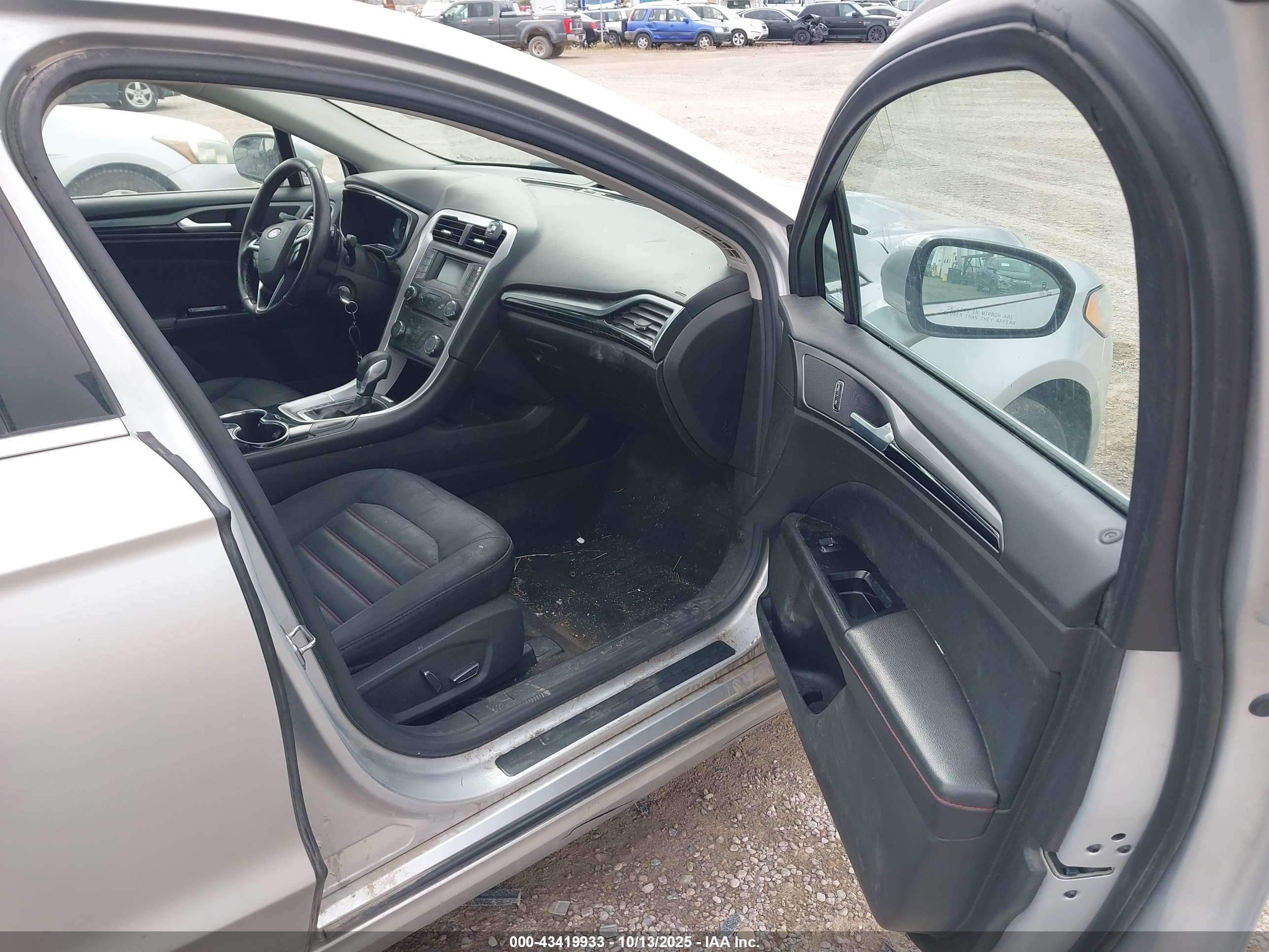 FORD FUSION image 5