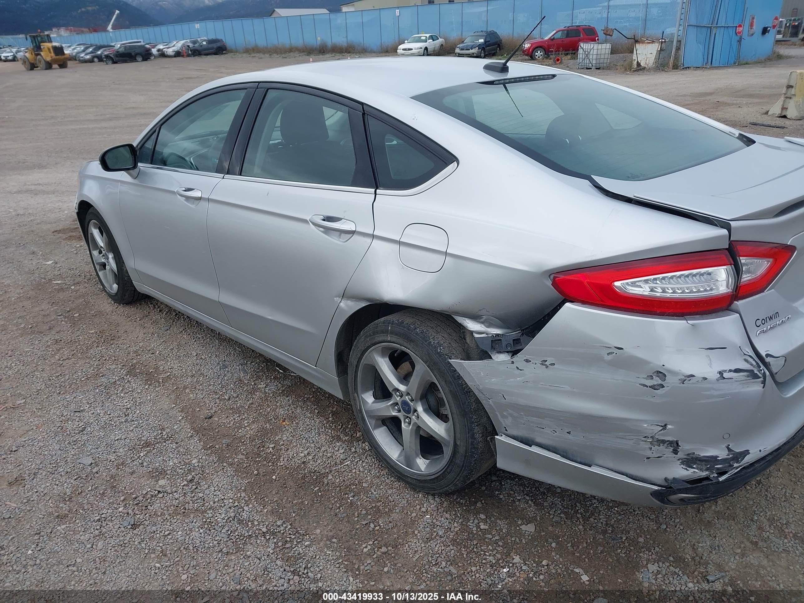 FORD FUSION image 6