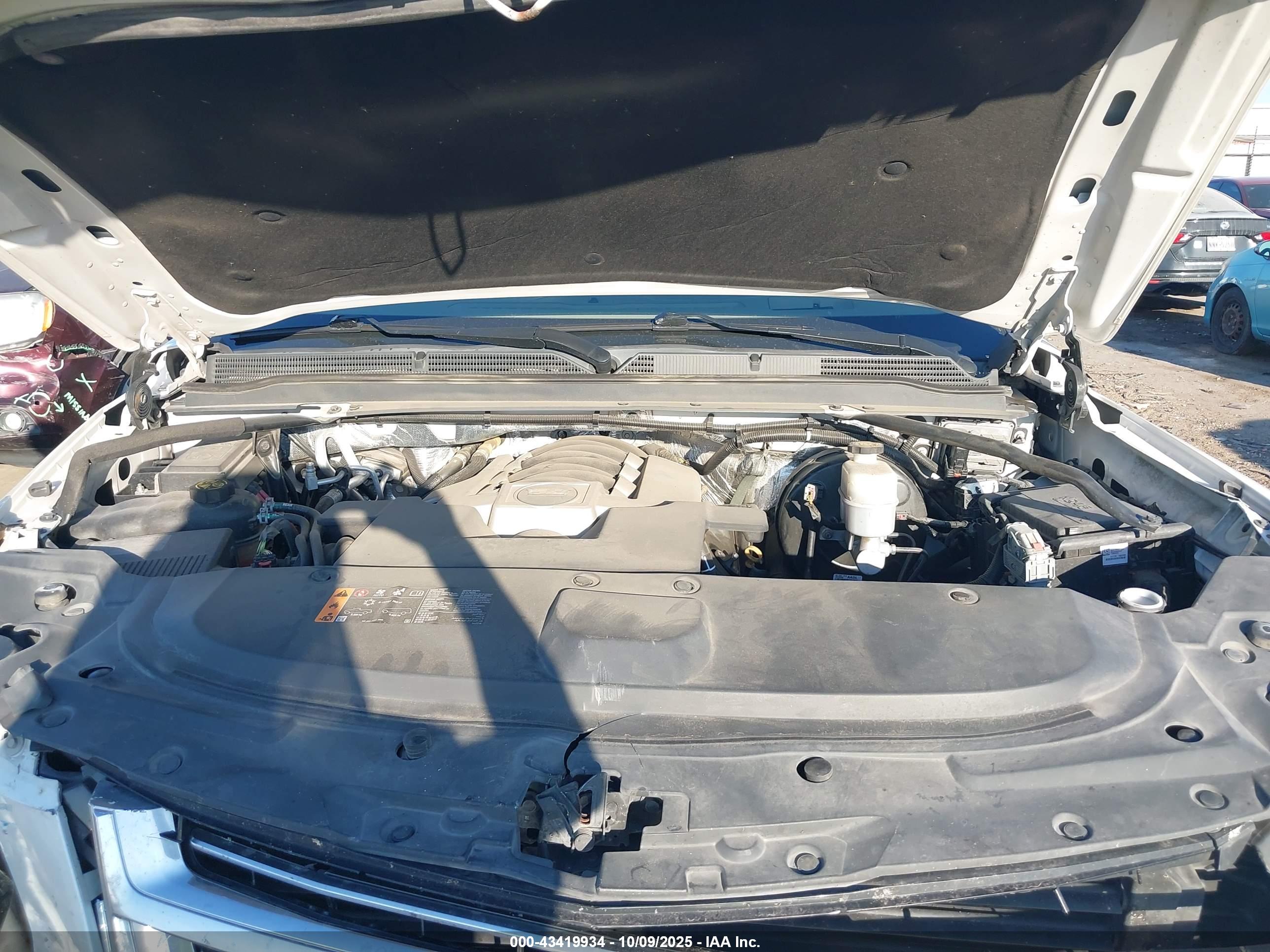 CADILLAC ESCALADE image 10