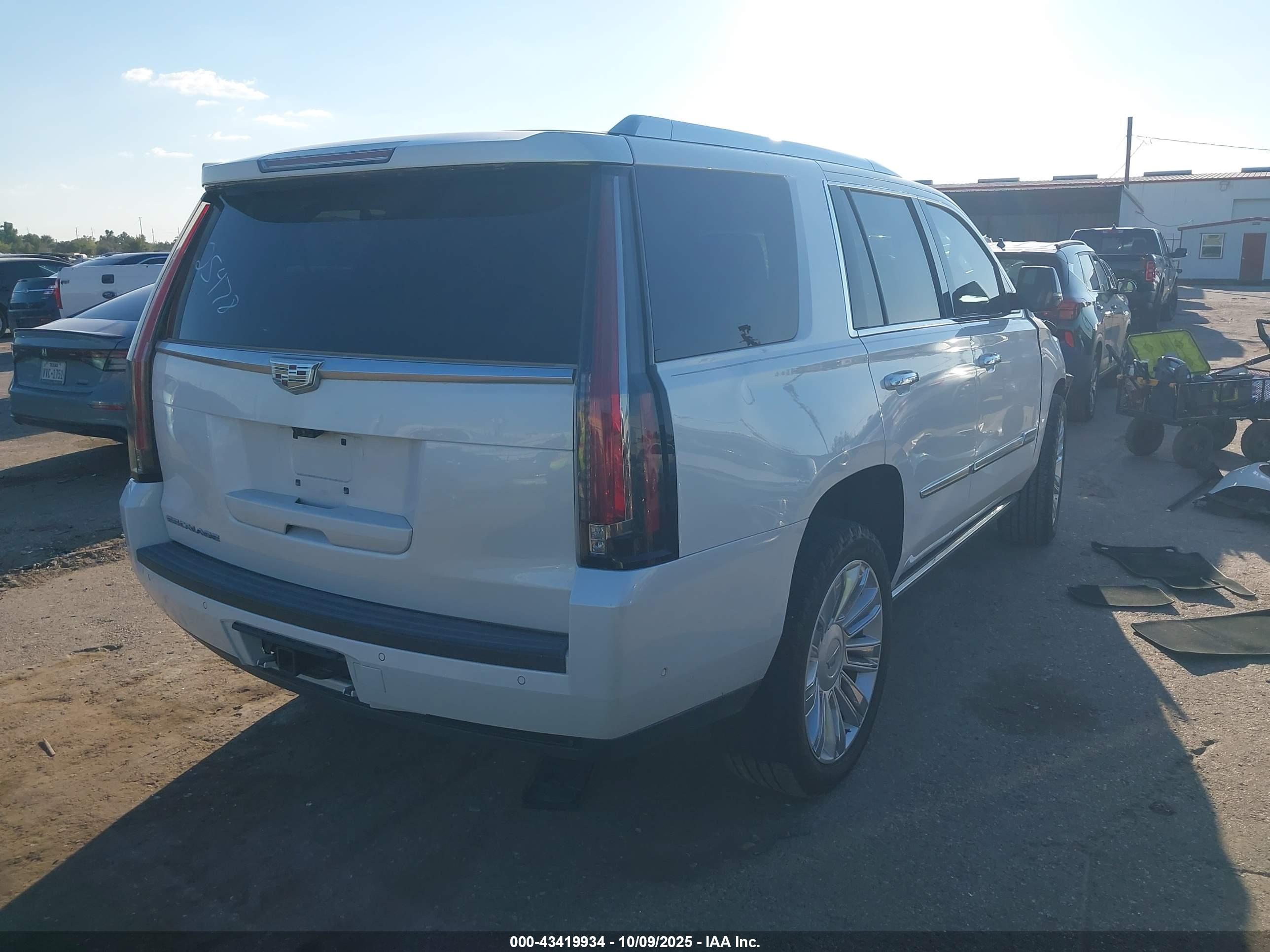 CADILLAC ESCALADE image 4