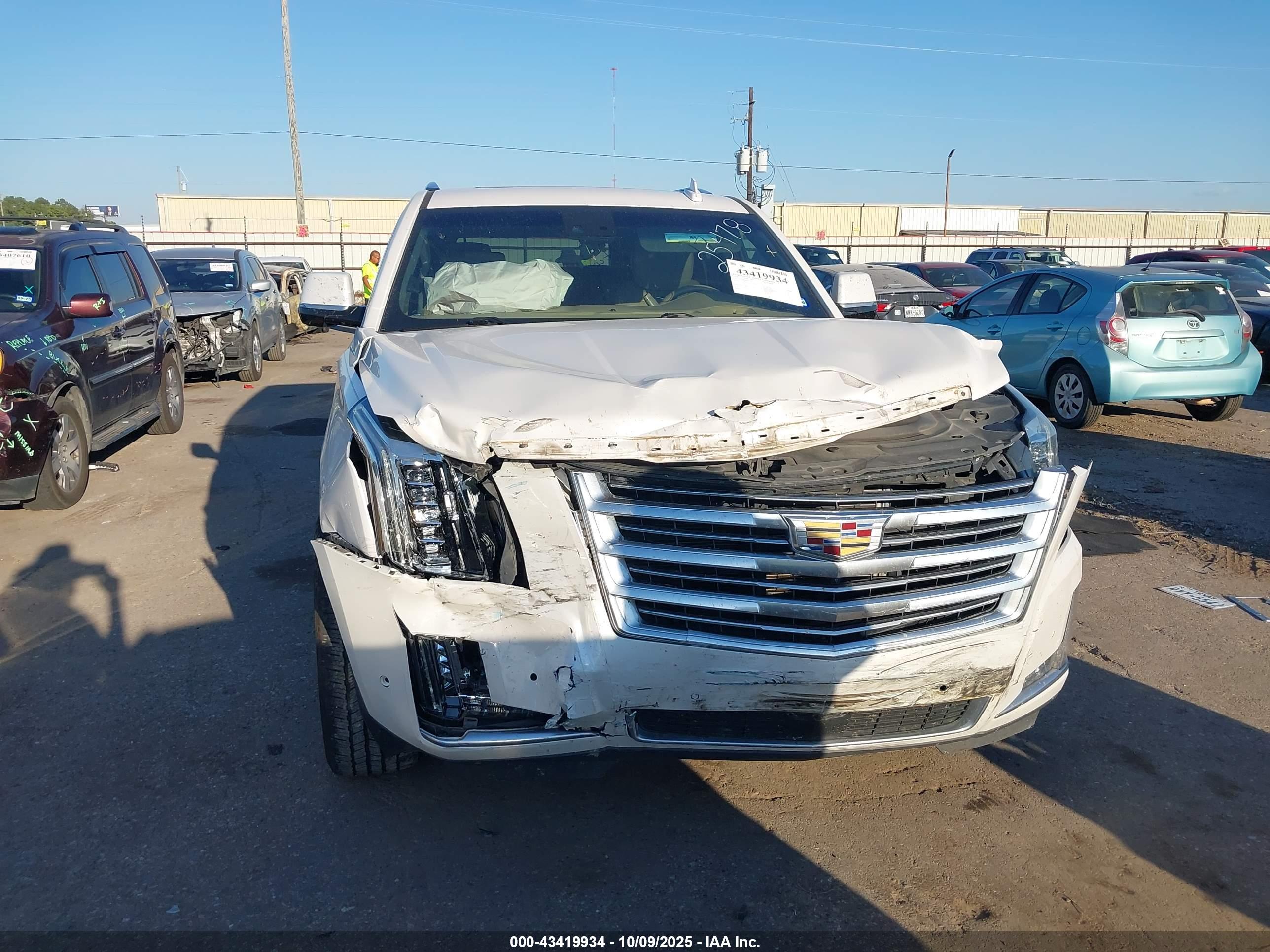 CADILLAC ESCALADE image 6