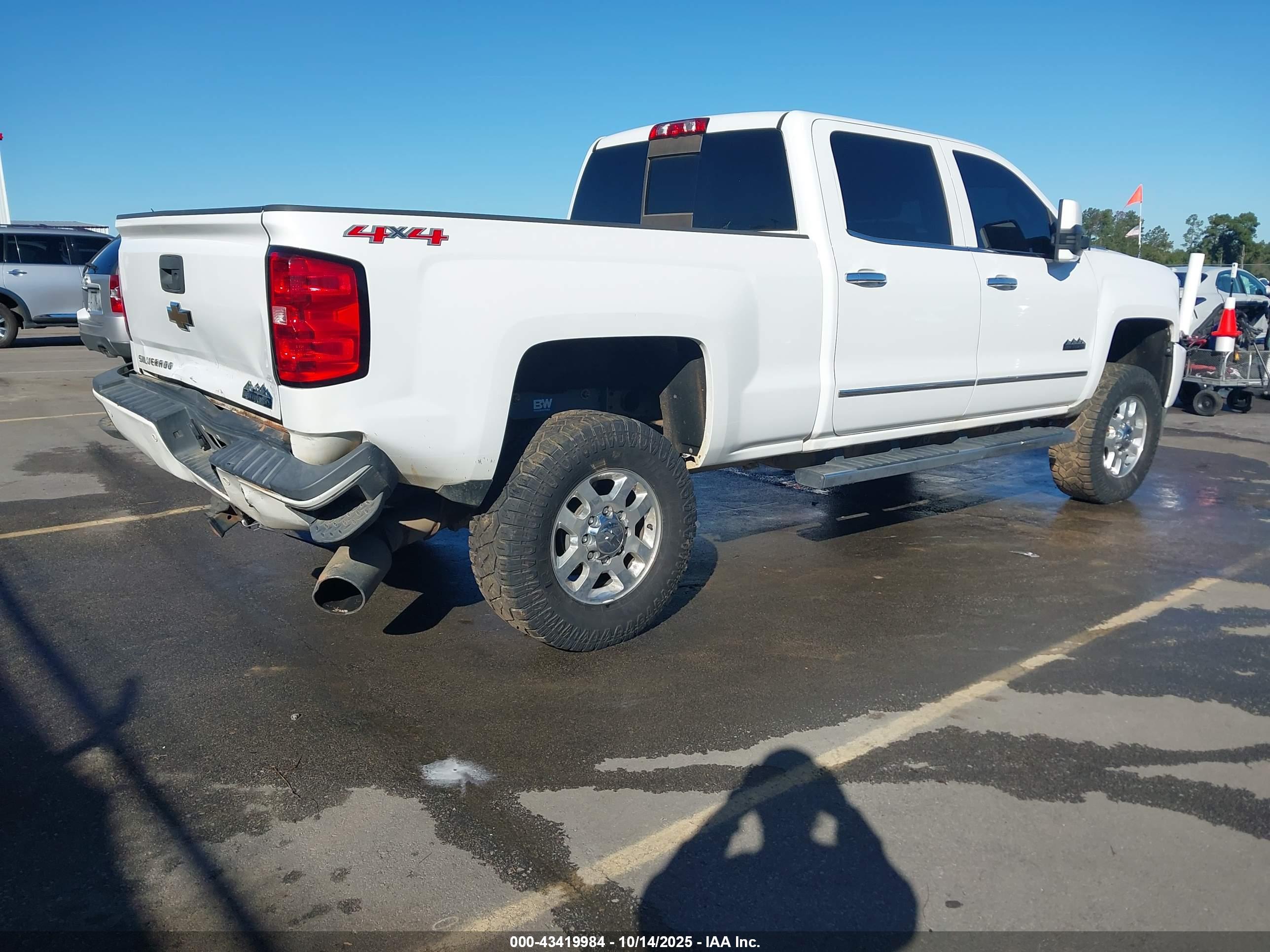 CHEVROLET SILVERADO image 4