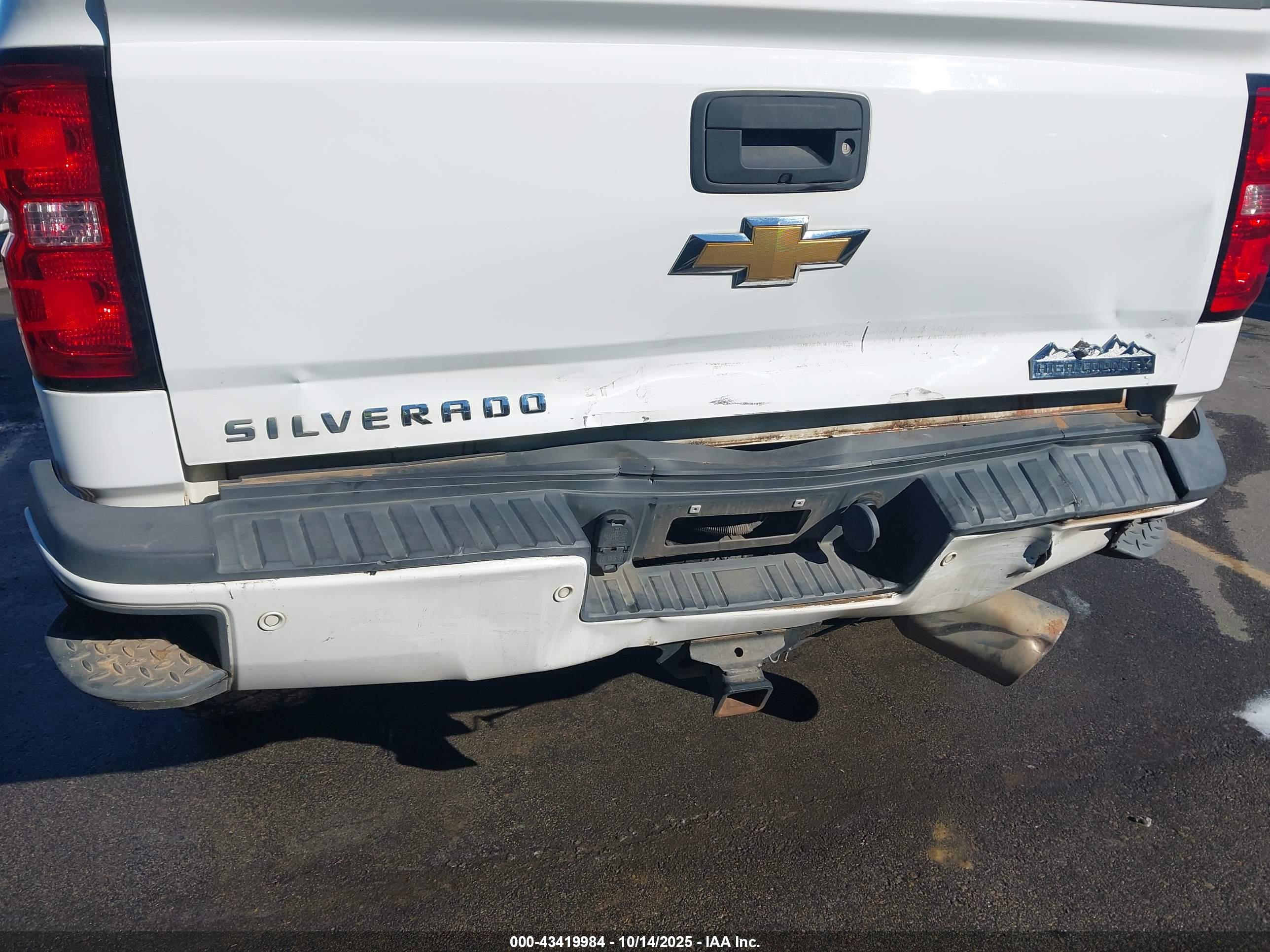 CHEVROLET SILVERADO image 6