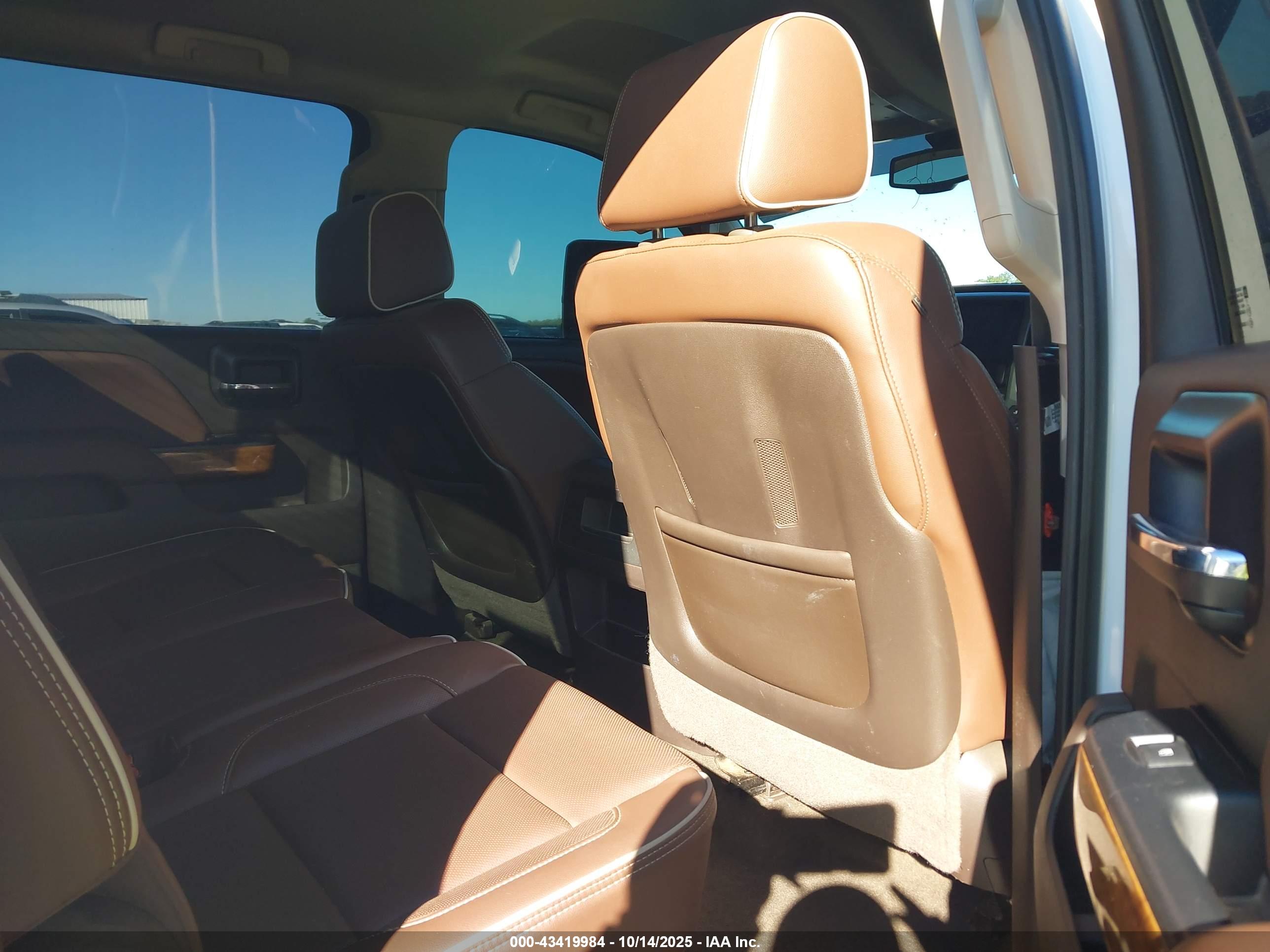 CHEVROLET SILVERADO image 8