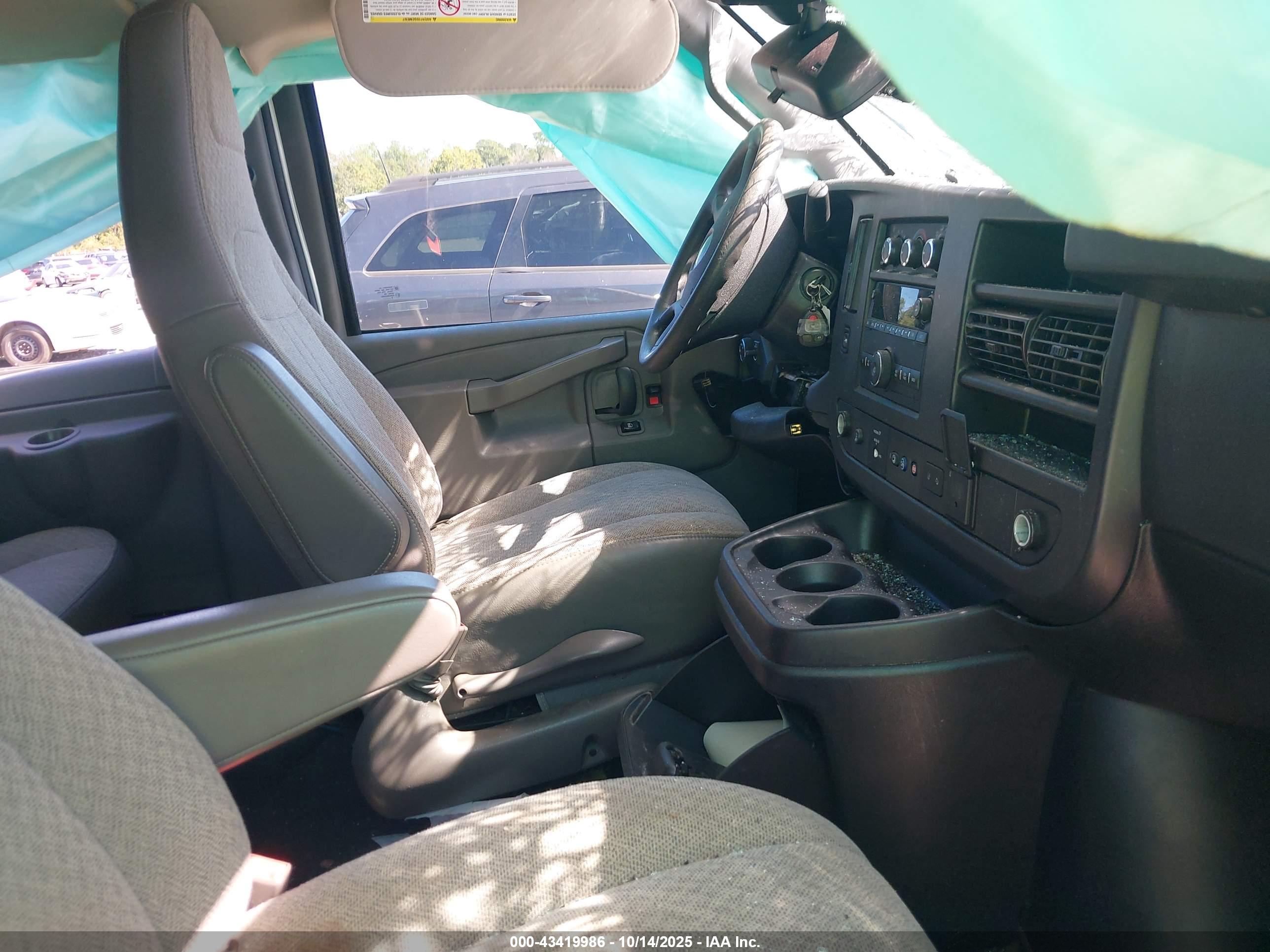CHEVROLET EXPRESS image 5