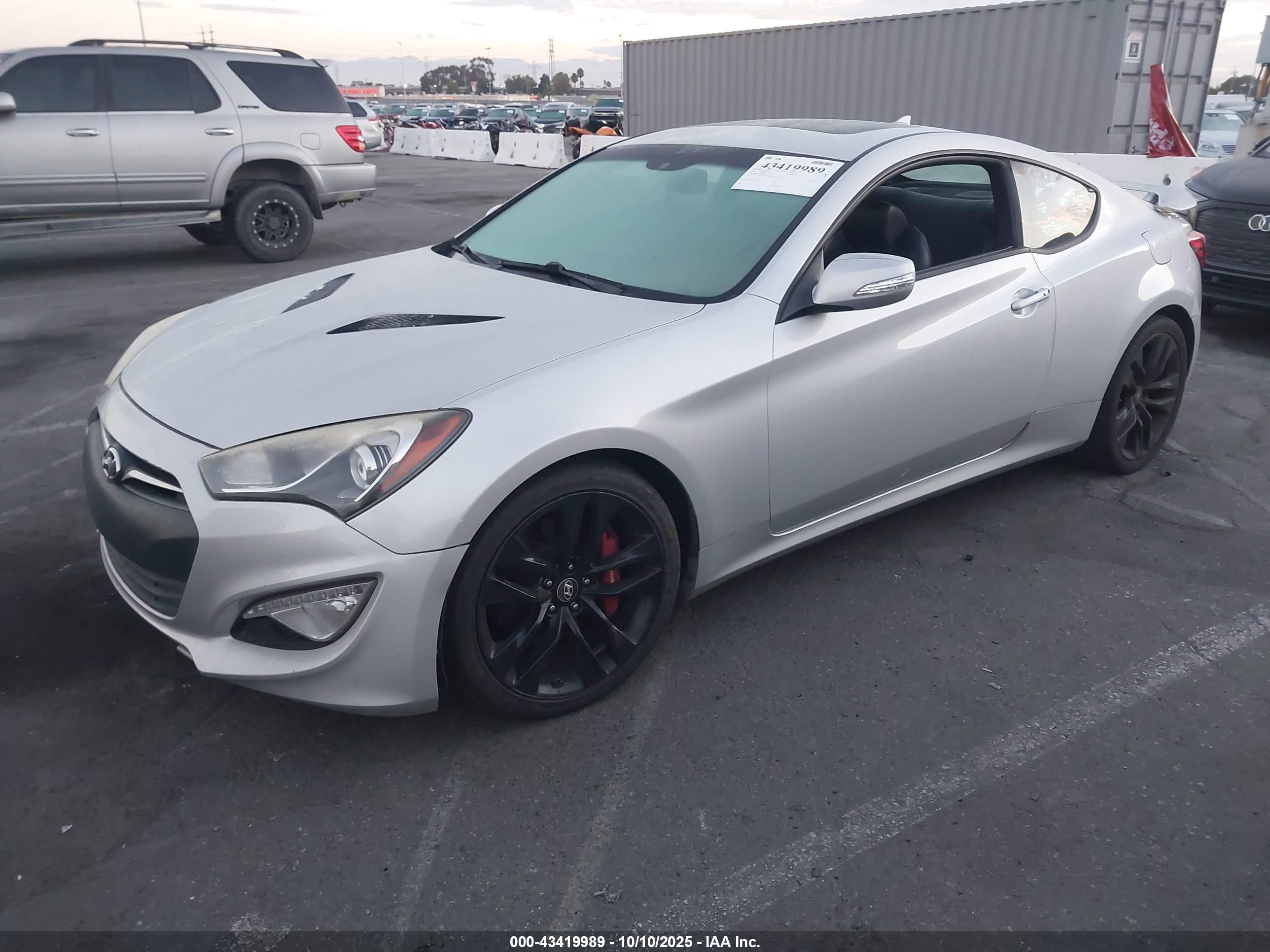 HYUNDAI GENESIS image 2