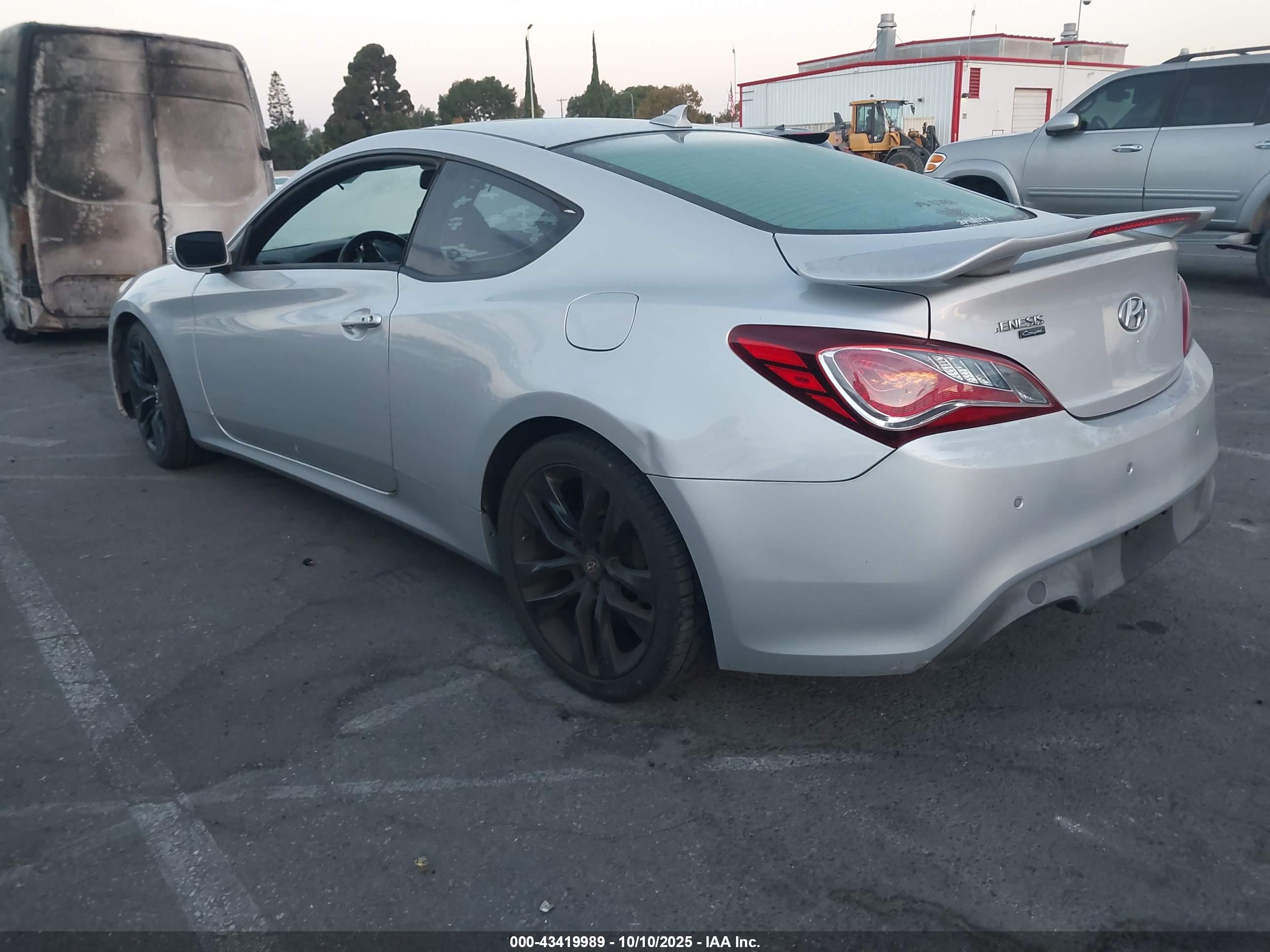 HYUNDAI GENESIS image 3