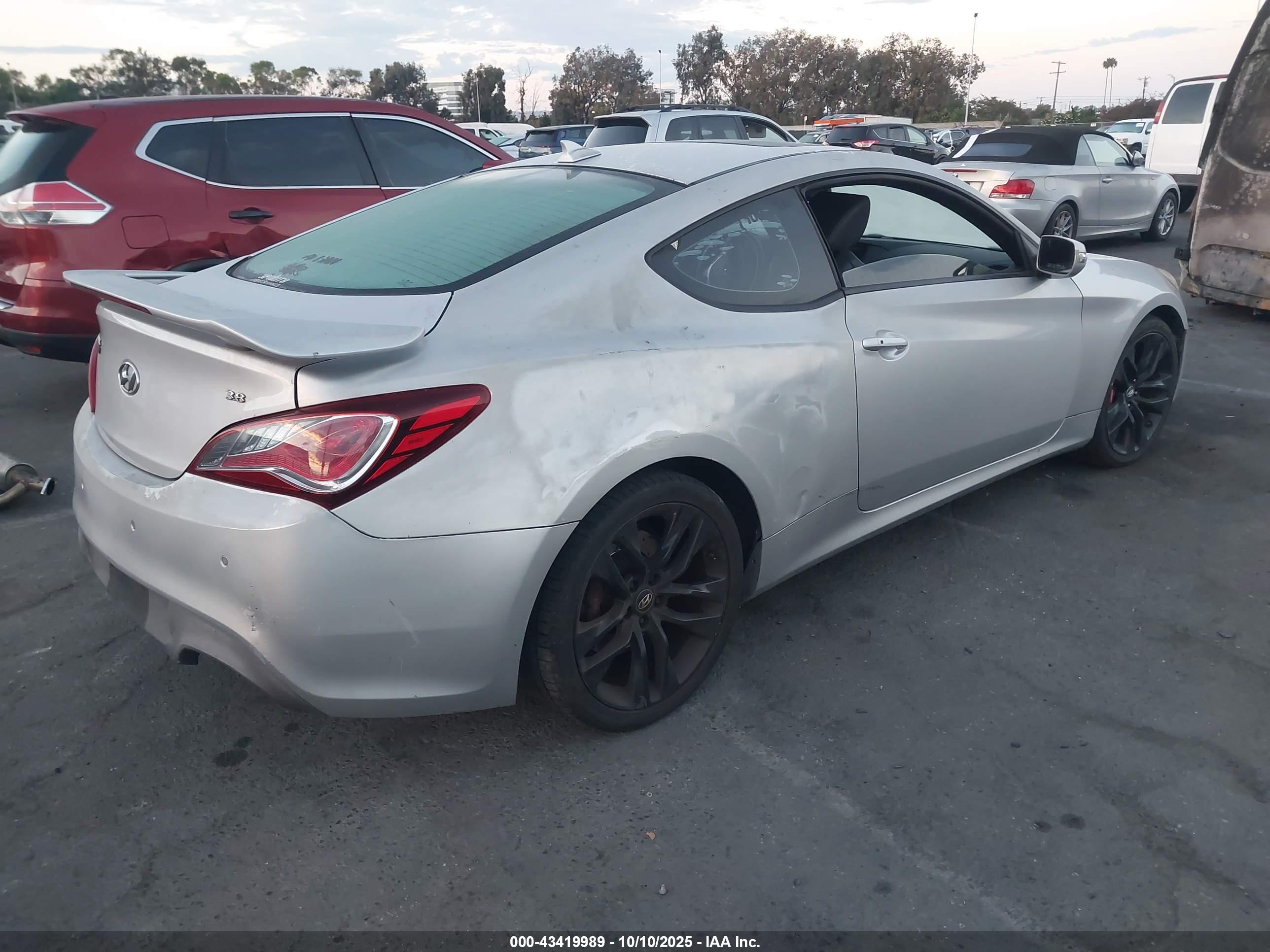 HYUNDAI GENESIS image 4