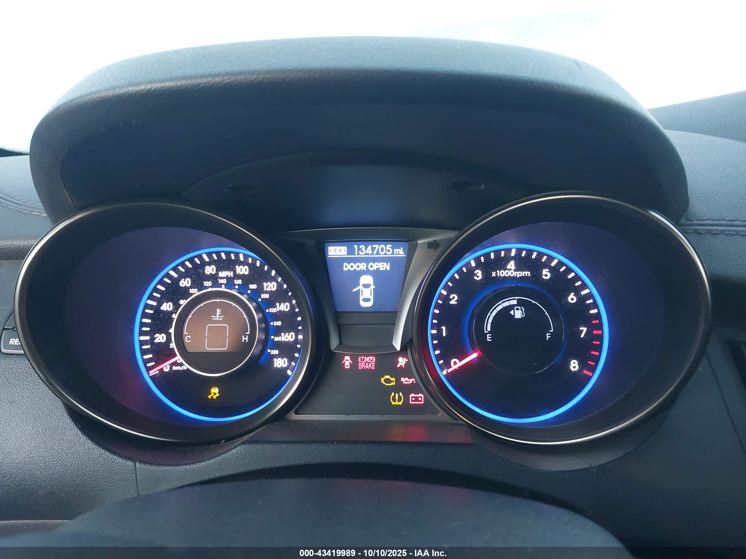 HYUNDAI GENESIS image 7