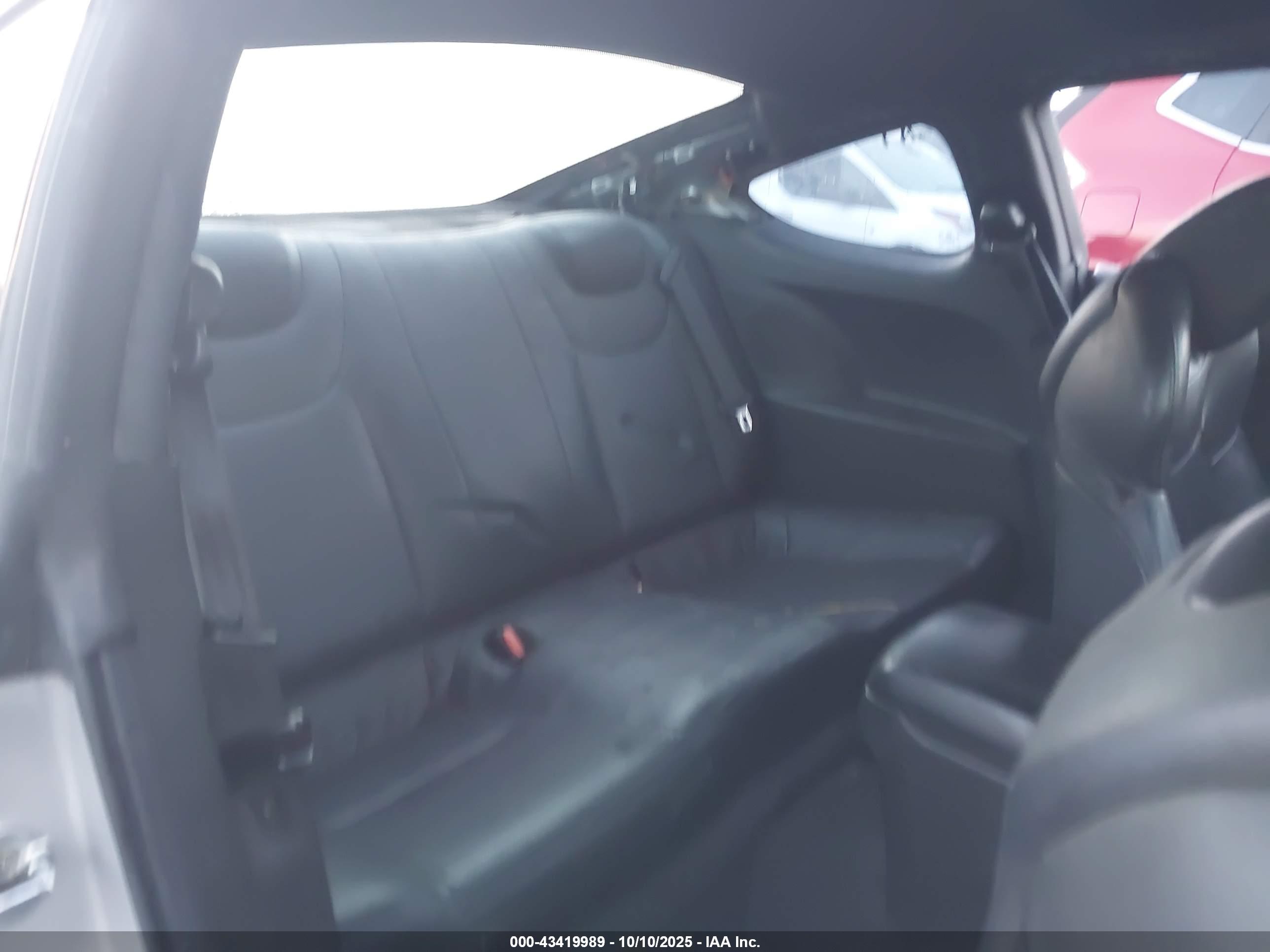 HYUNDAI GENESIS image 8