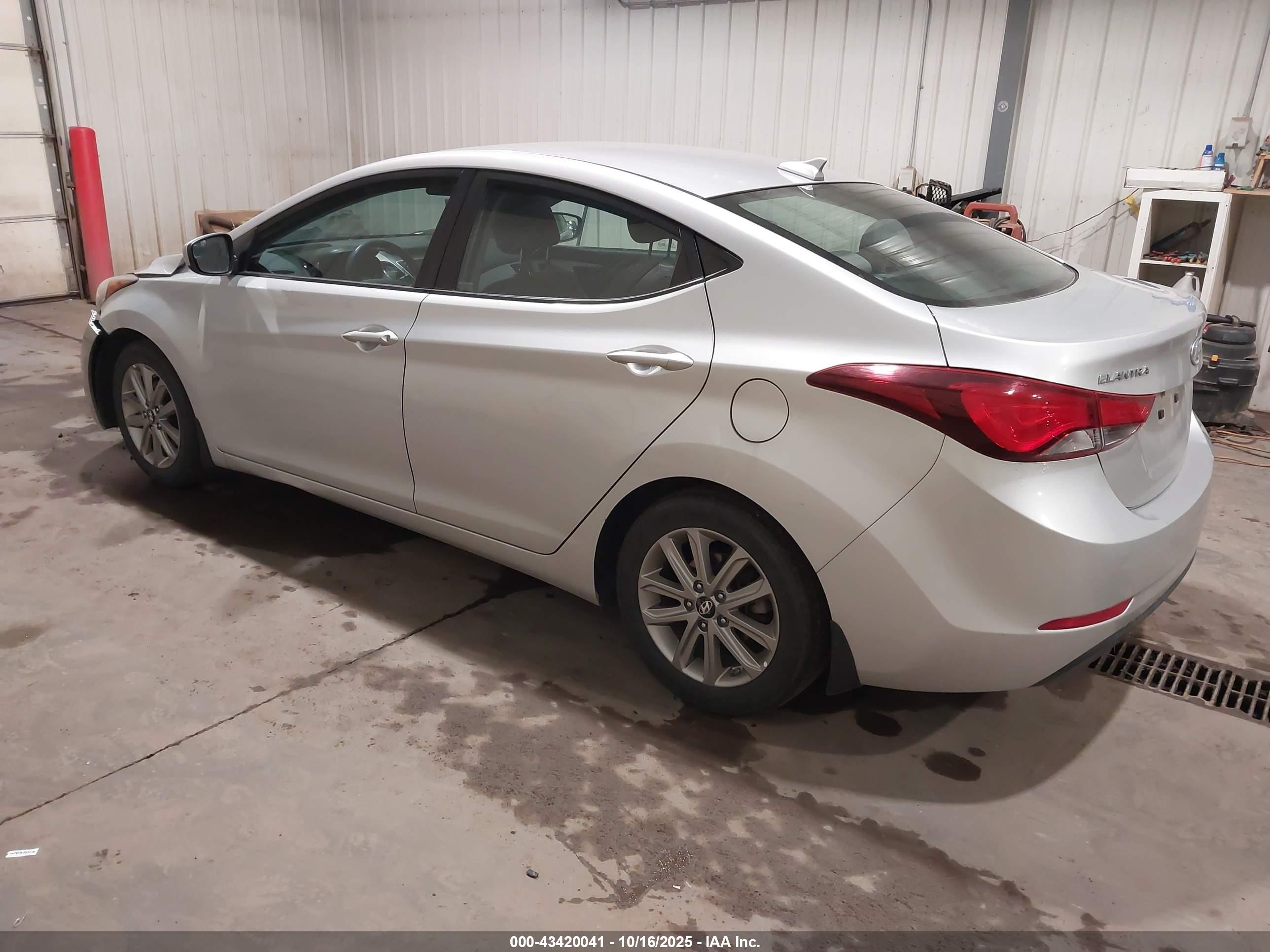 HYUNDAI ELANTRA image 3