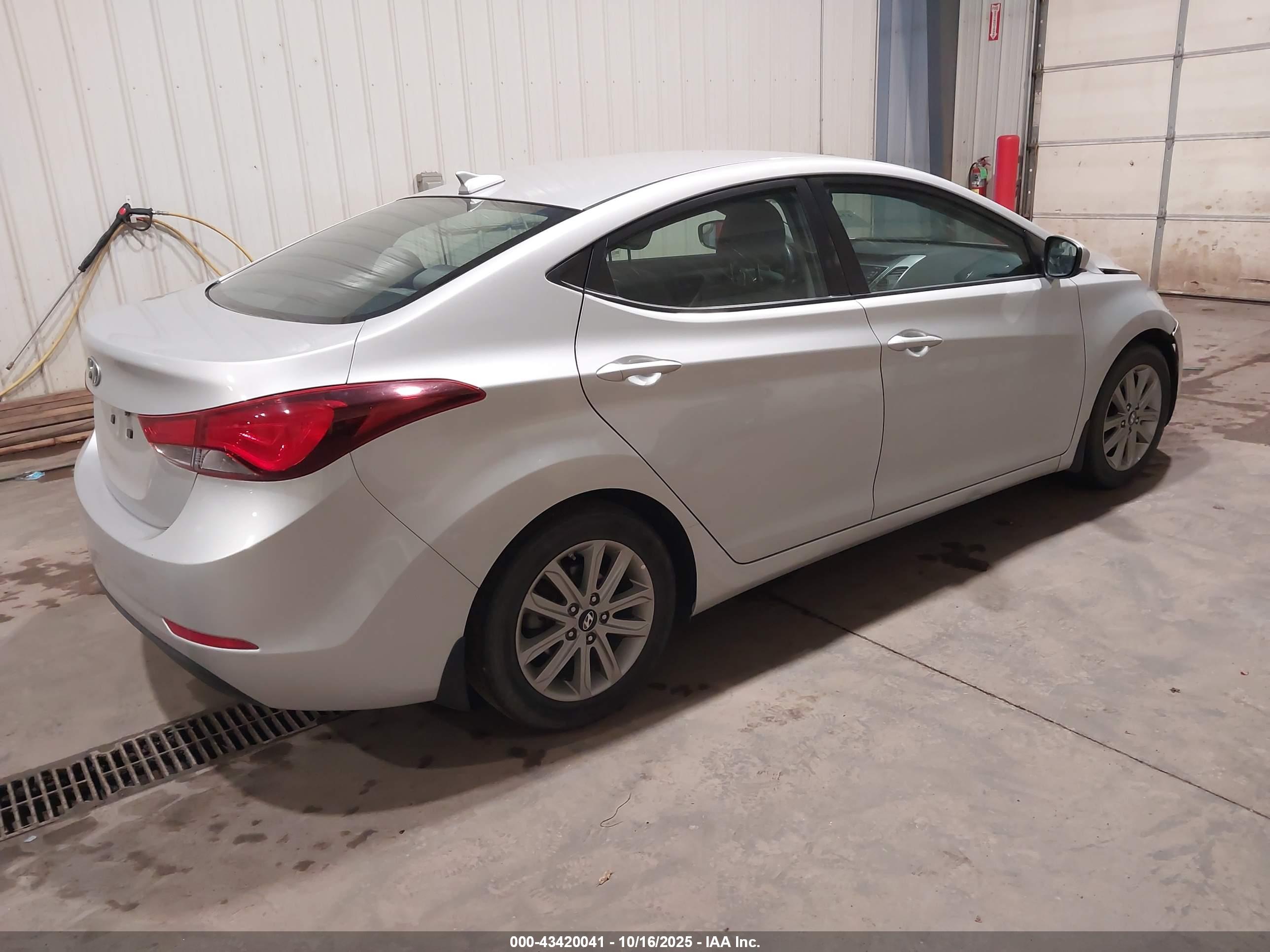 HYUNDAI ELANTRA image 4