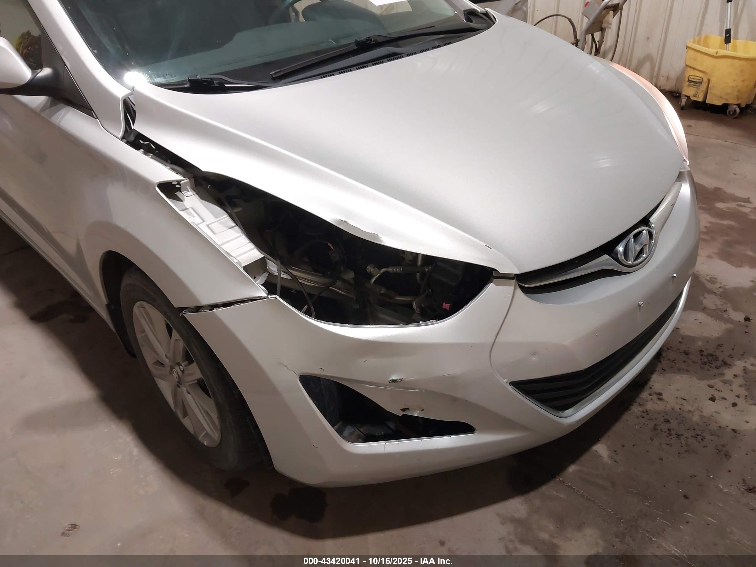 HYUNDAI ELANTRA image 6
