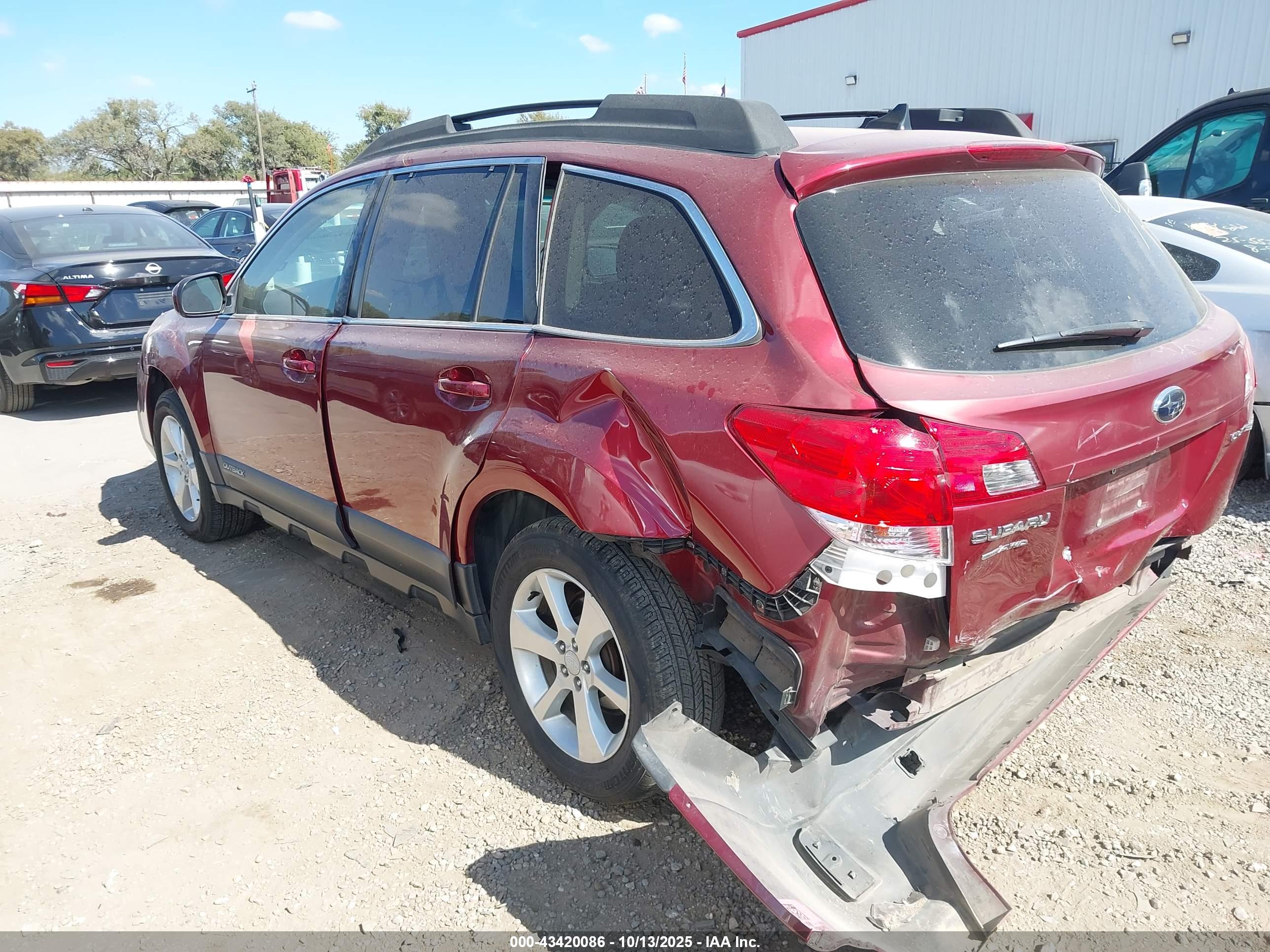 SUBARU OUTBACK image 3