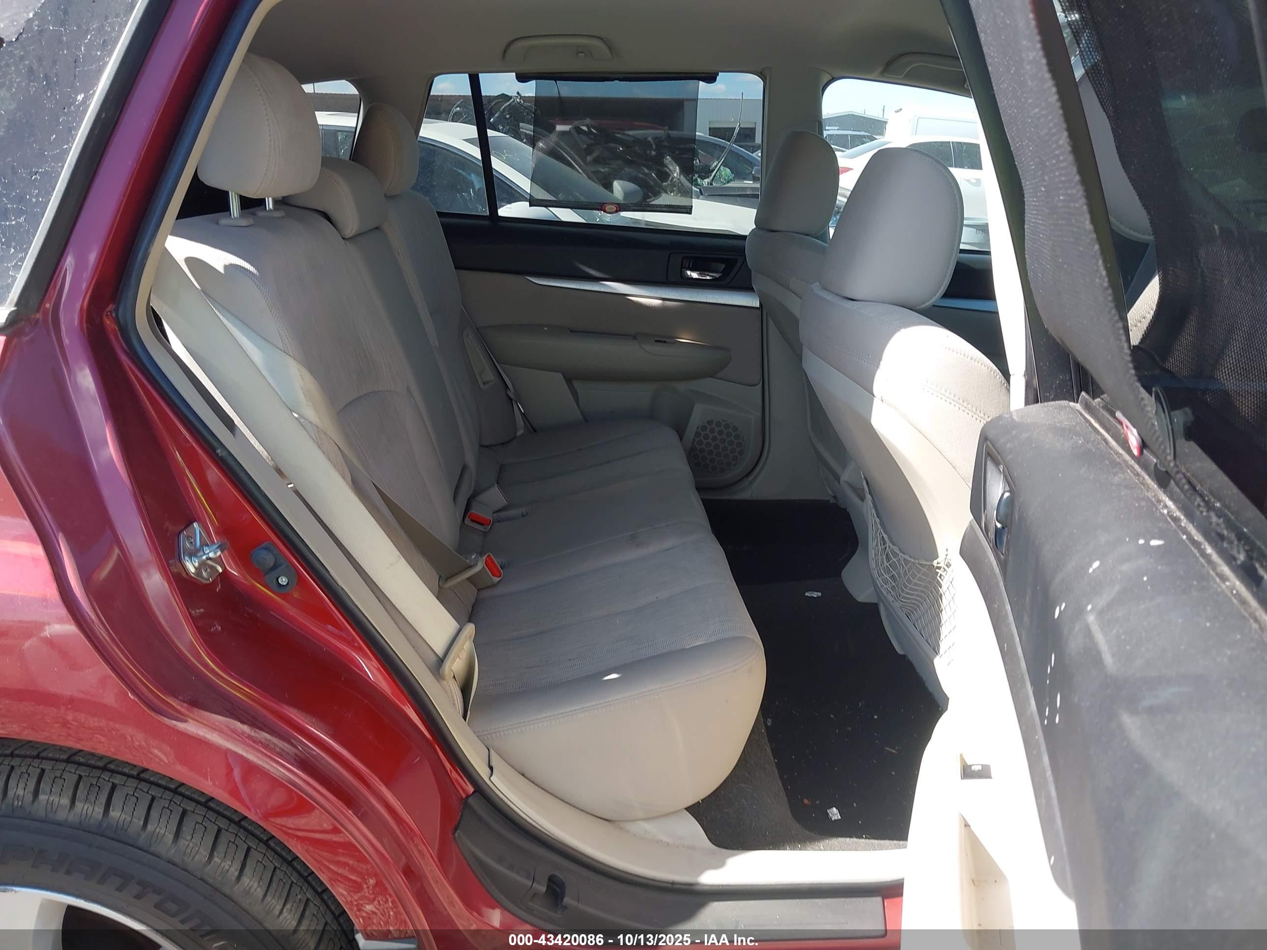 SUBARU OUTBACK image 8
