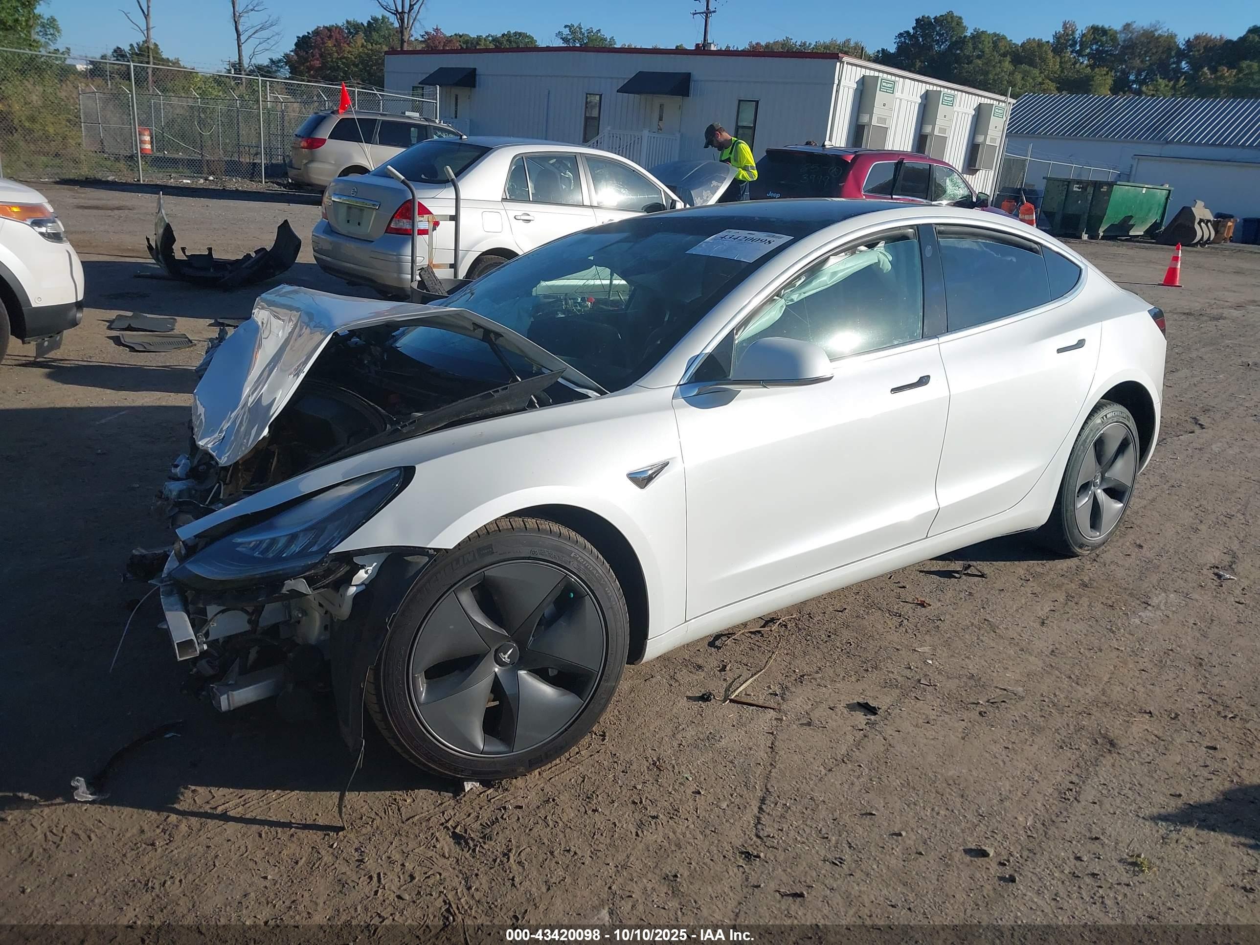 TESLA MODEL image 2