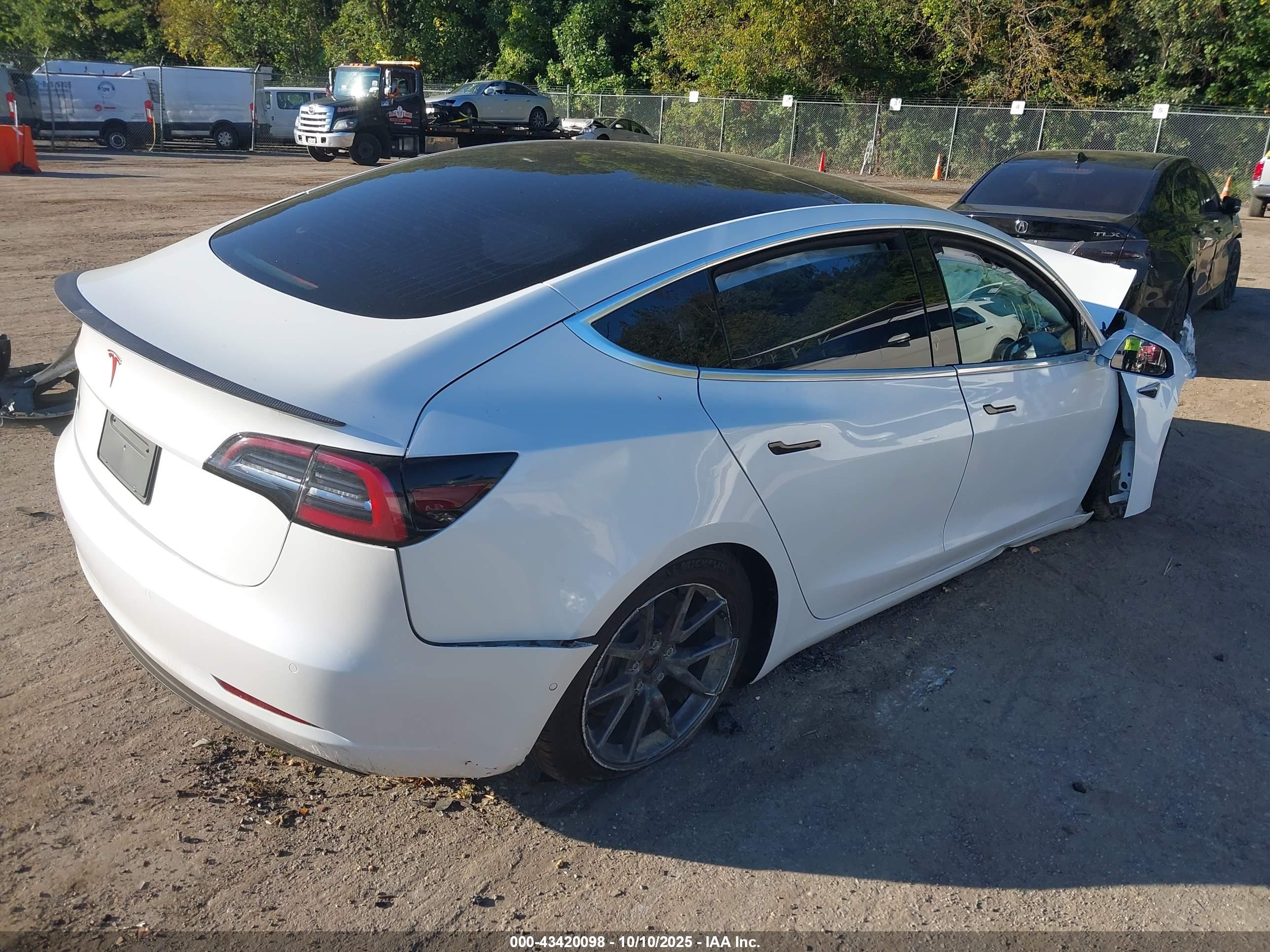 TESLA MODEL image 4