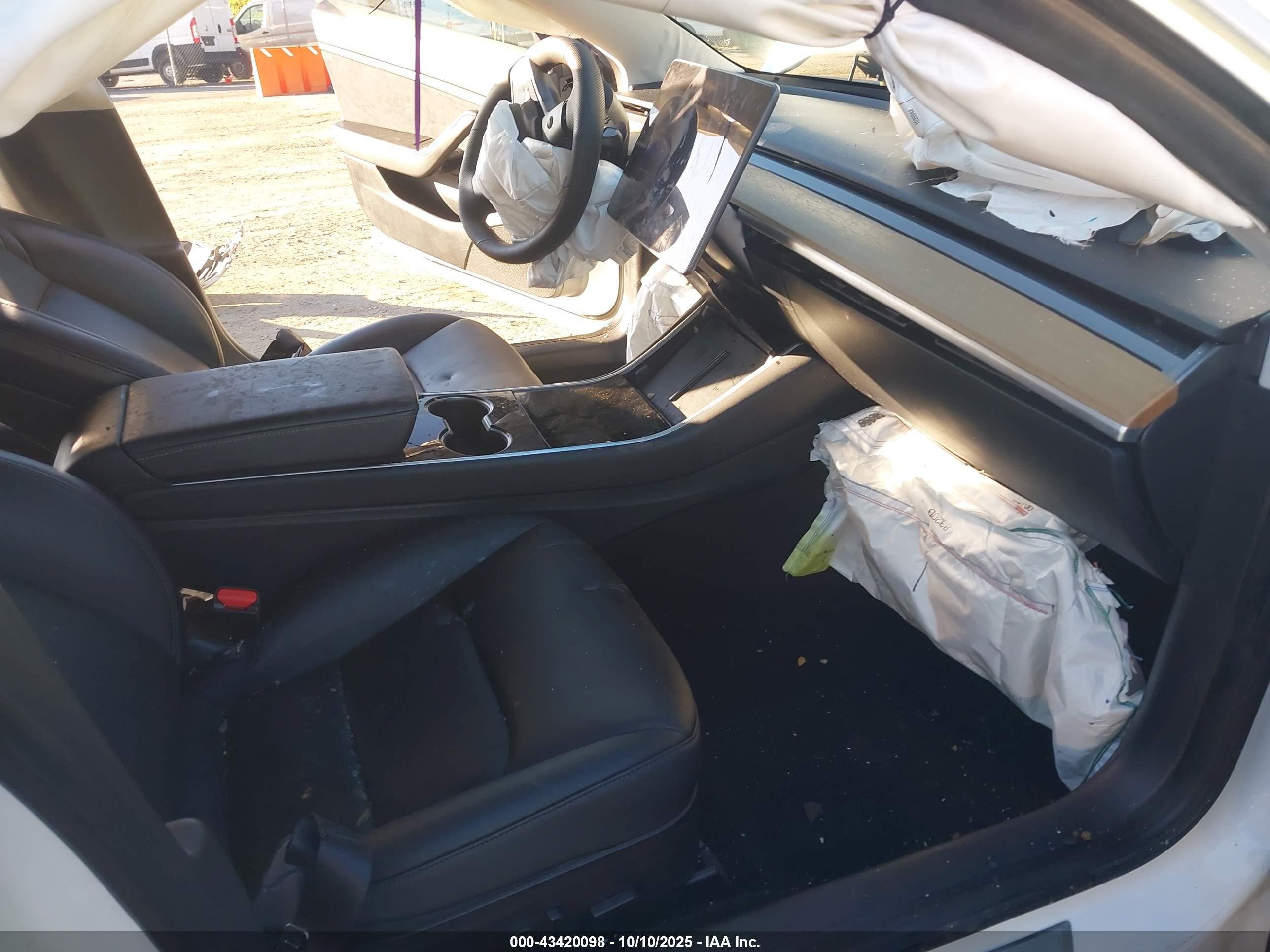 TESLA MODEL image 5