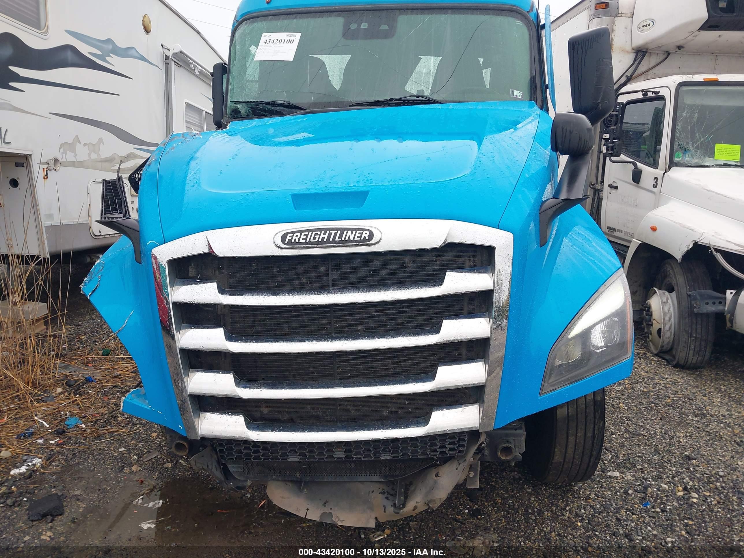 FREIGHTLINER NEW image 10