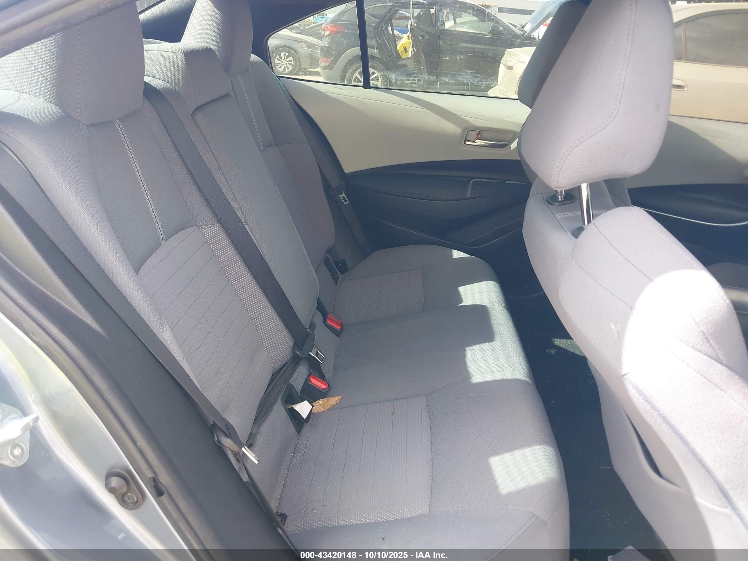 TOYOTA COROLLA image 8