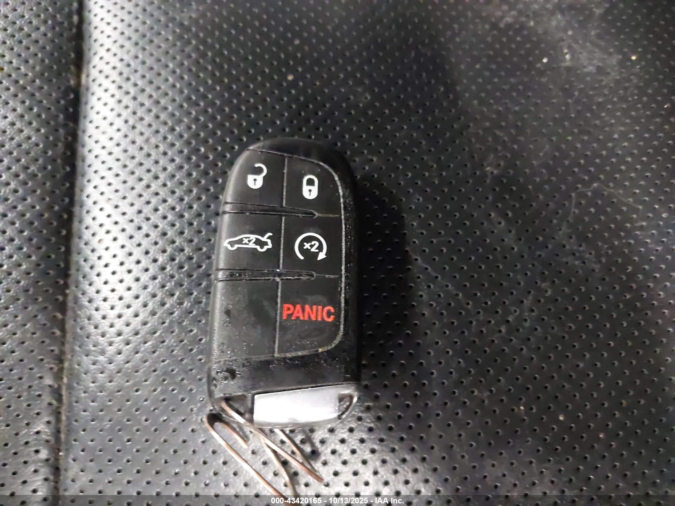 CHRYSLER 300 image 11