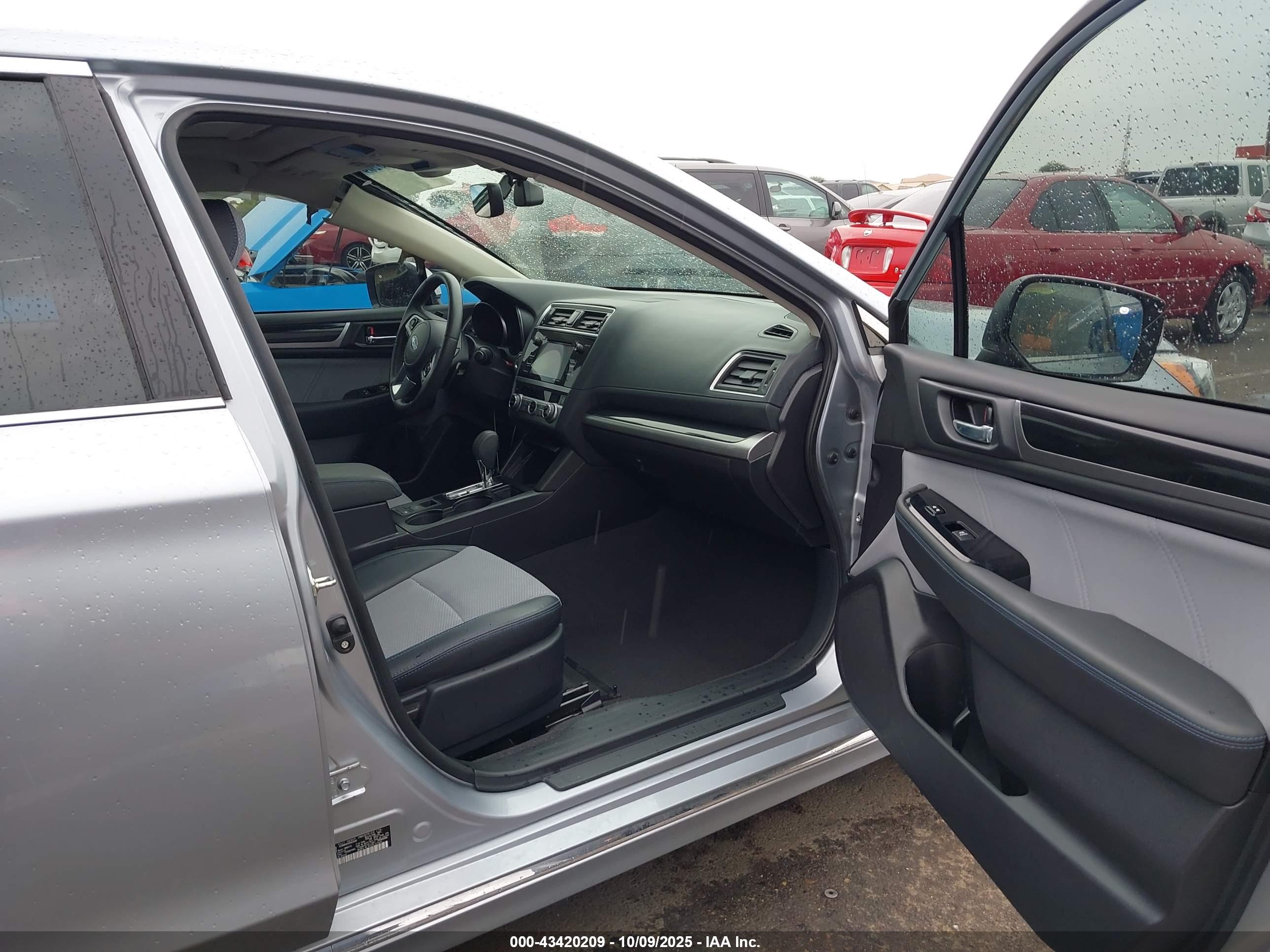 SUBARU LEGACY image 5