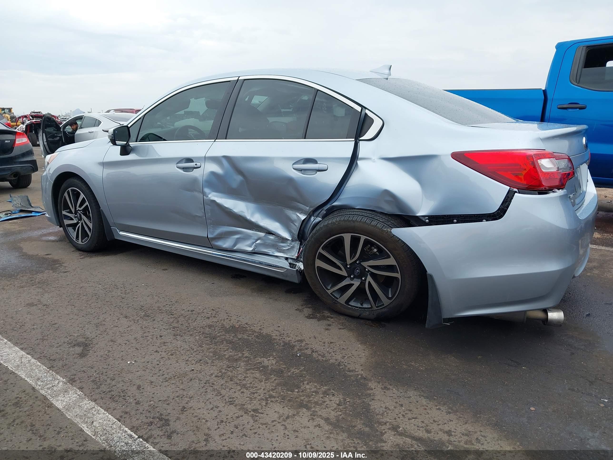 SUBARU LEGACY image 6