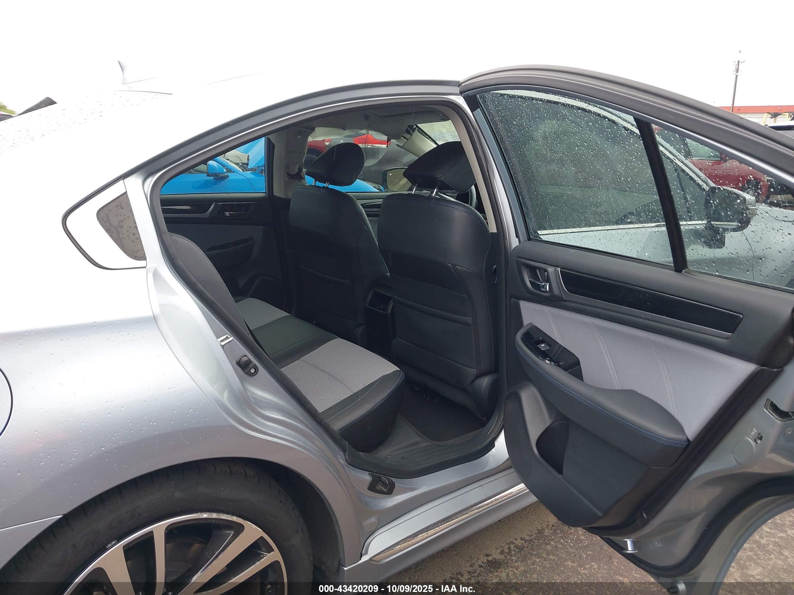 SUBARU LEGACY image 8