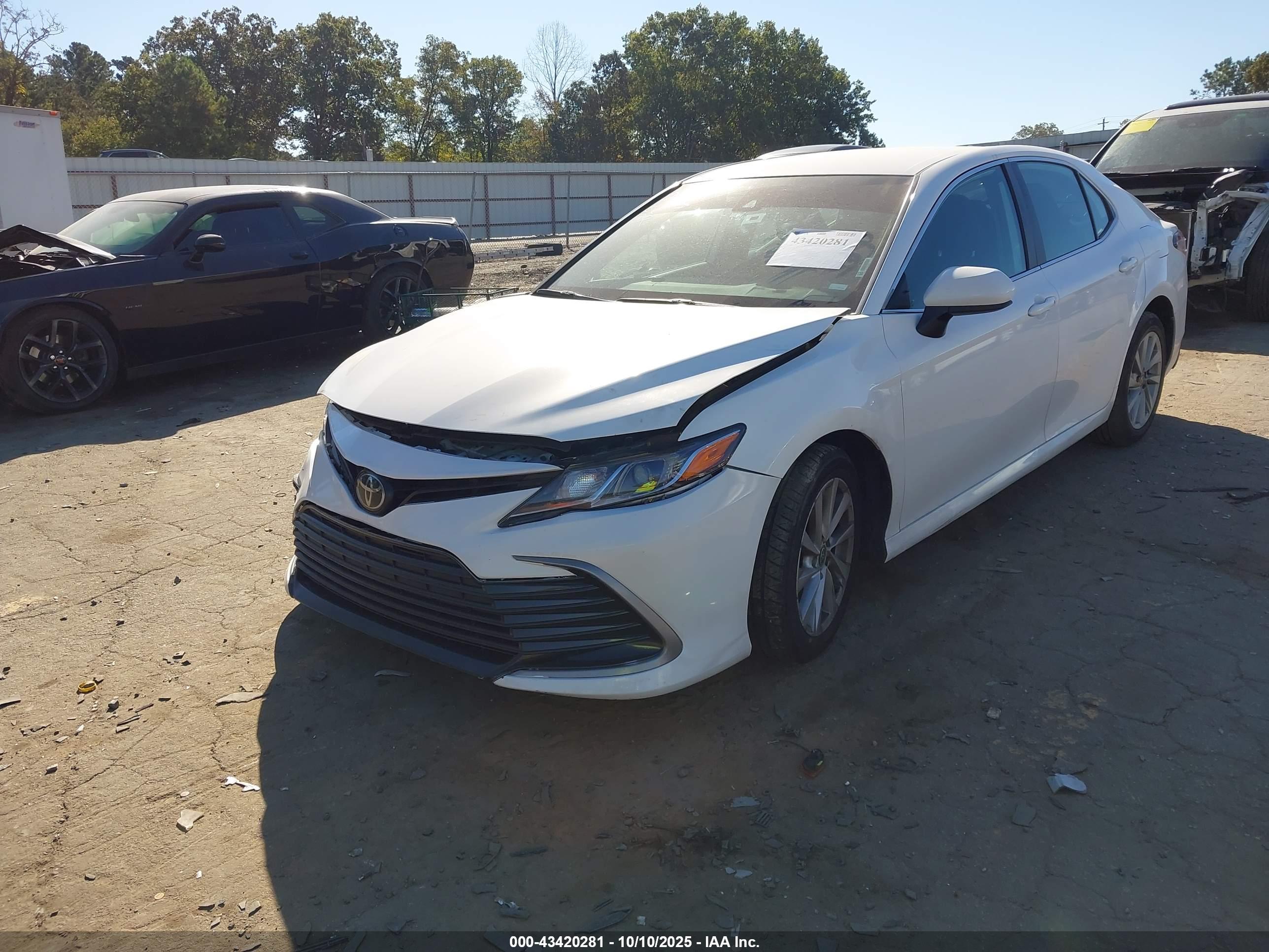 TOYOTA CAMRY image 2