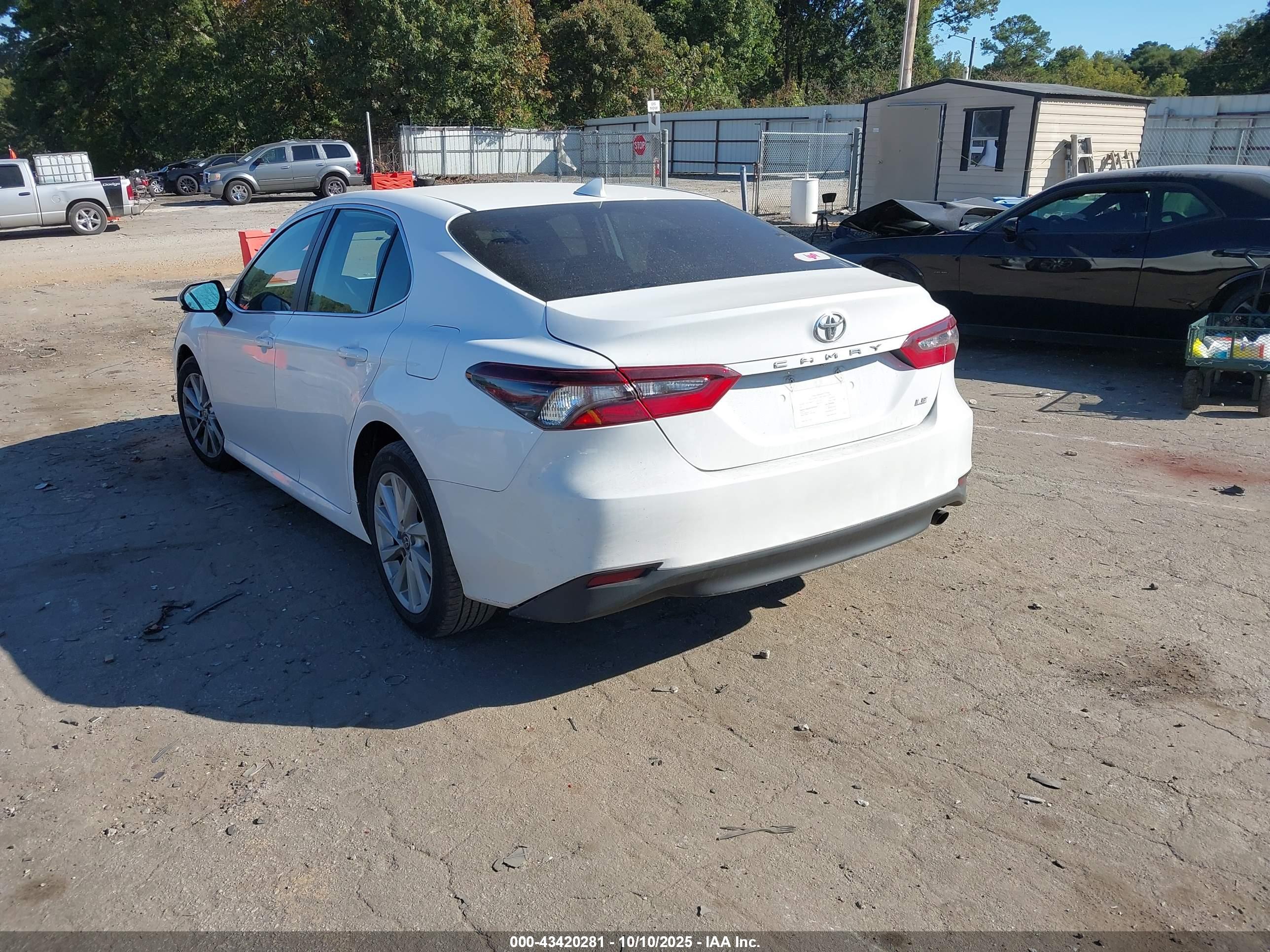 TOYOTA CAMRY image 3