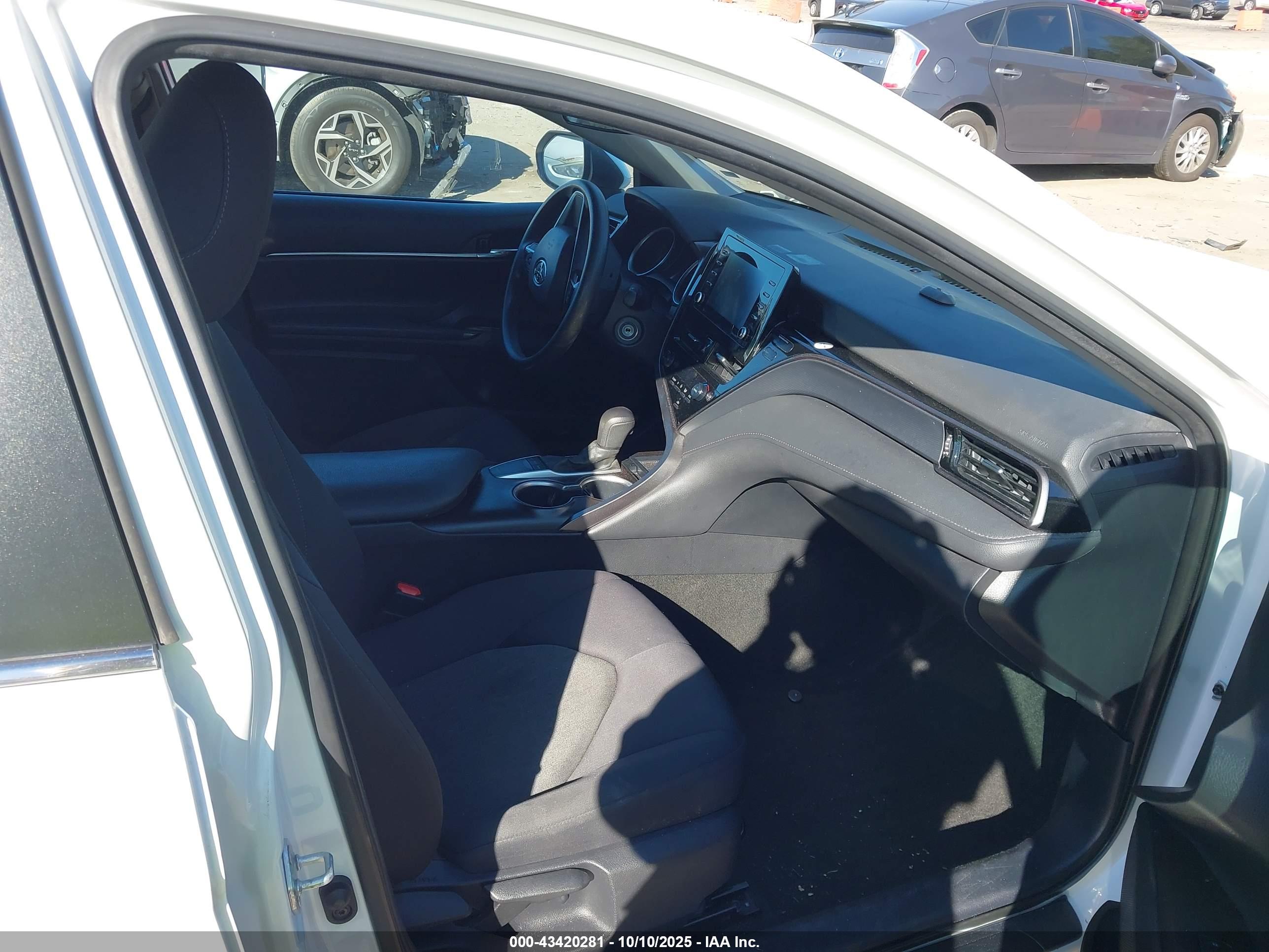 TOYOTA CAMRY image 5