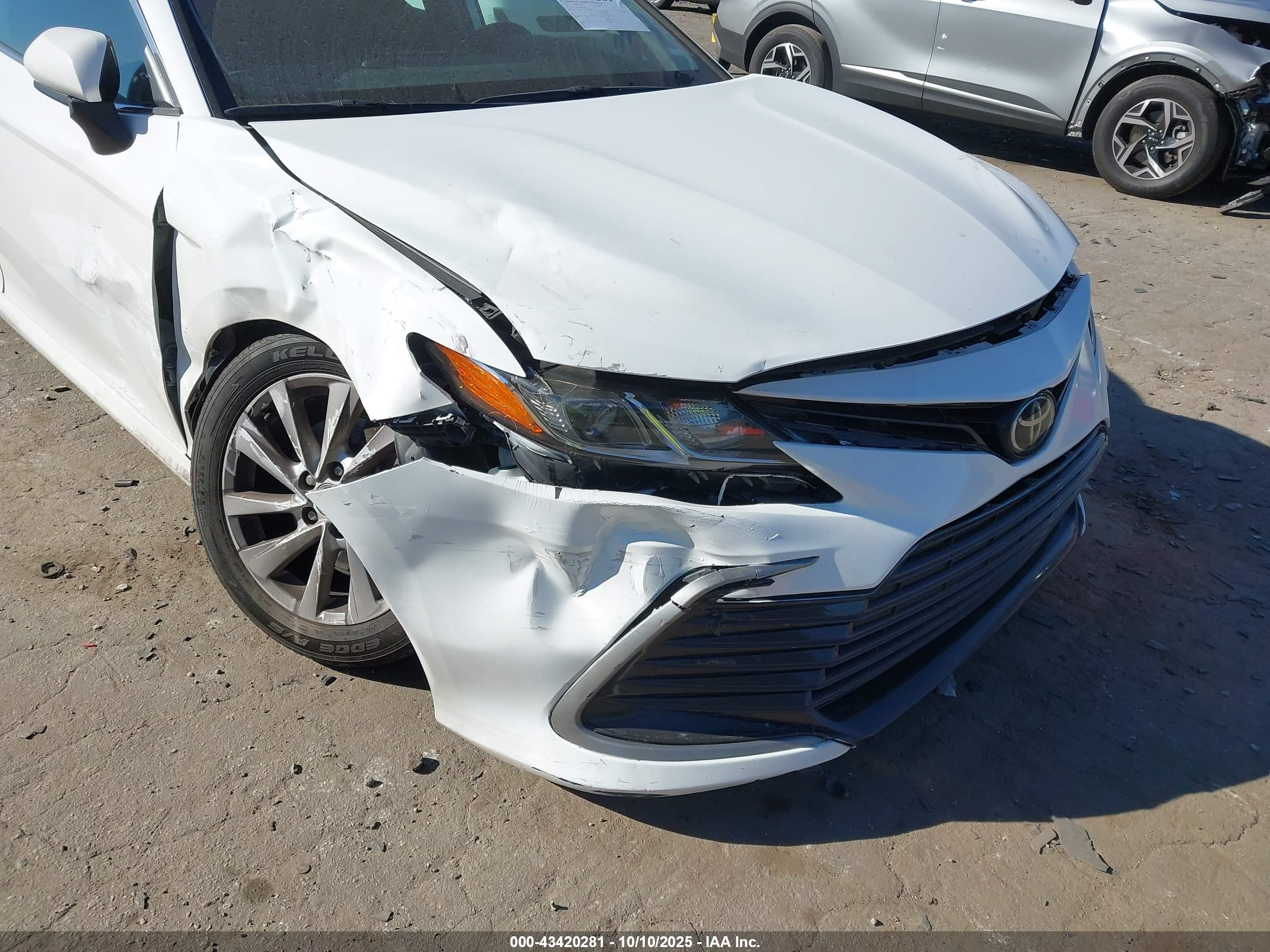 TOYOTA CAMRY image 6