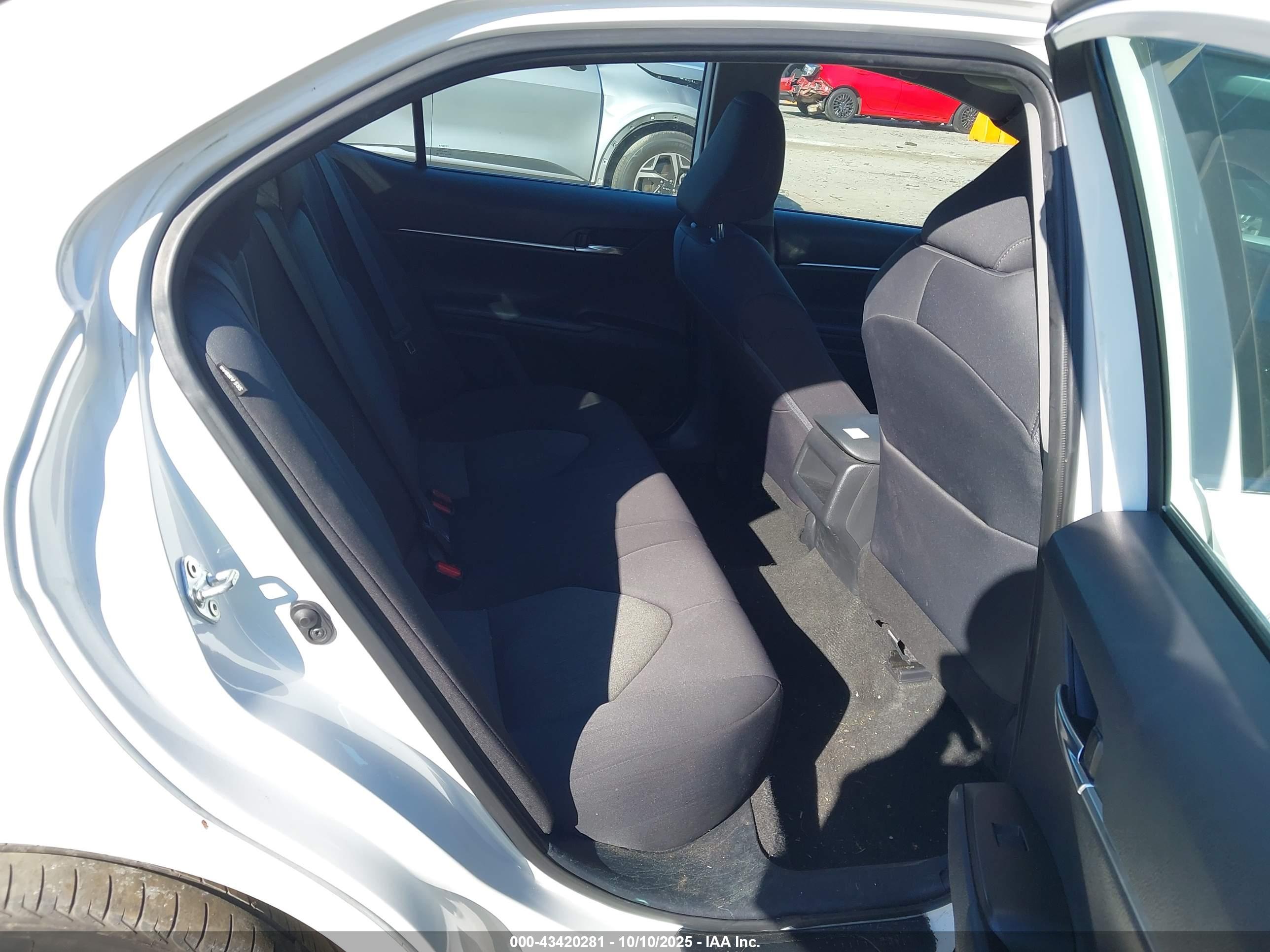 TOYOTA CAMRY image 8