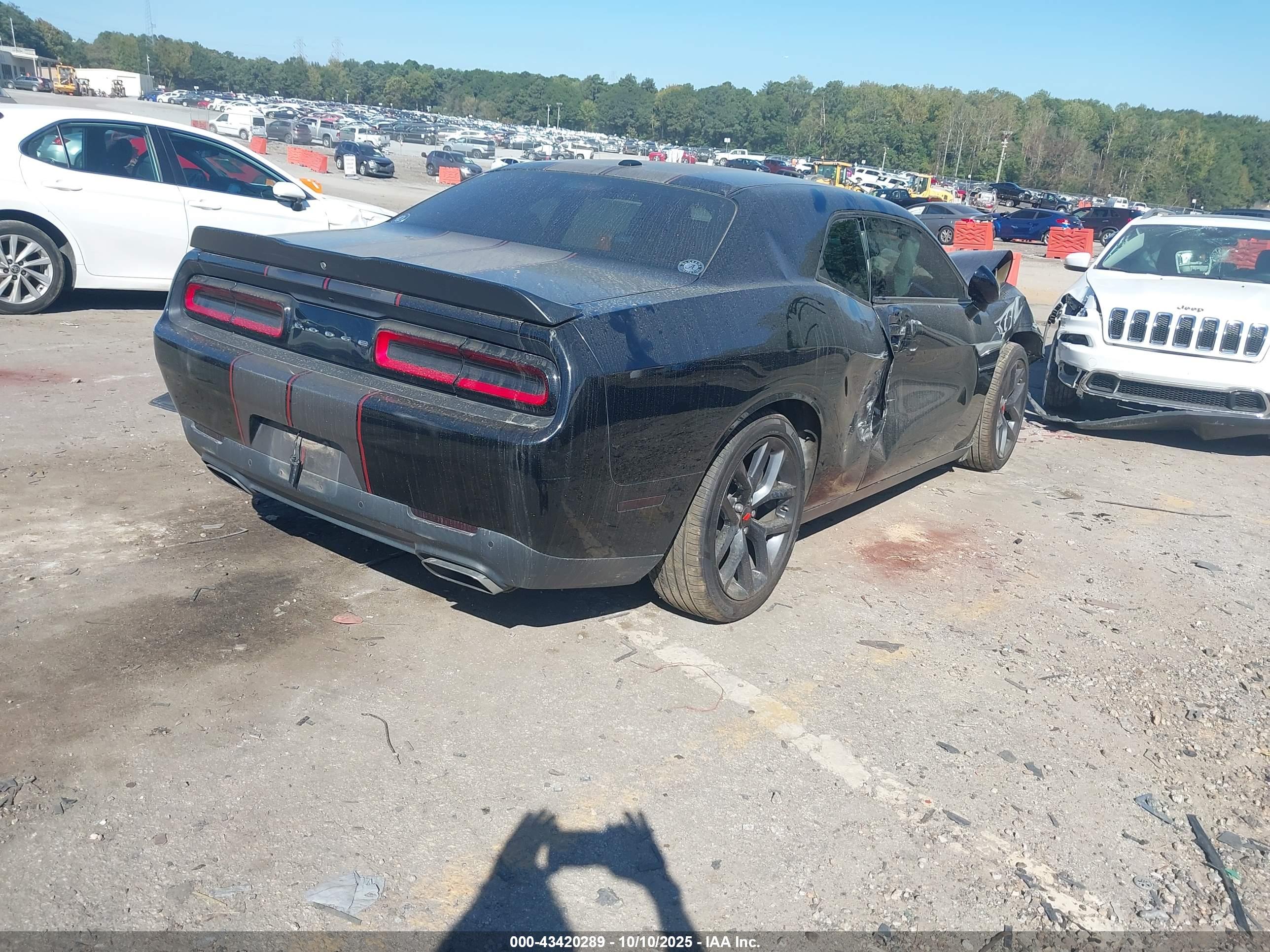 DODGE CHALLENGER image 4