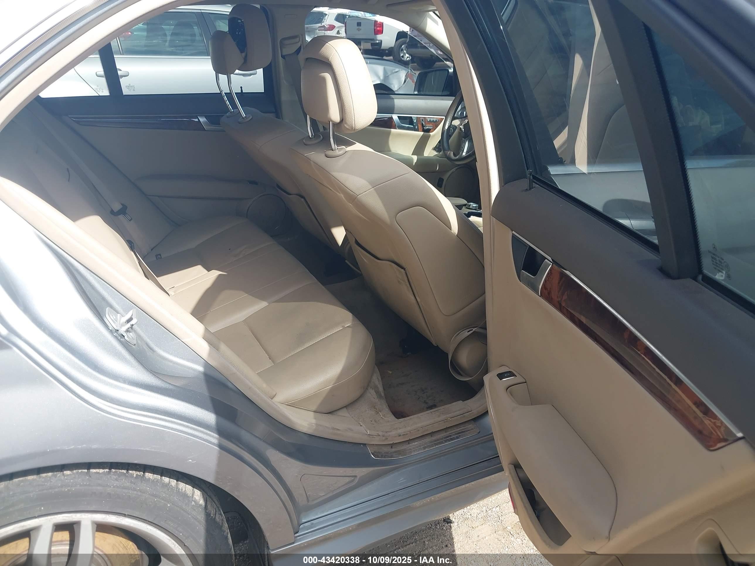 MERCEDES-BENZ C image 8