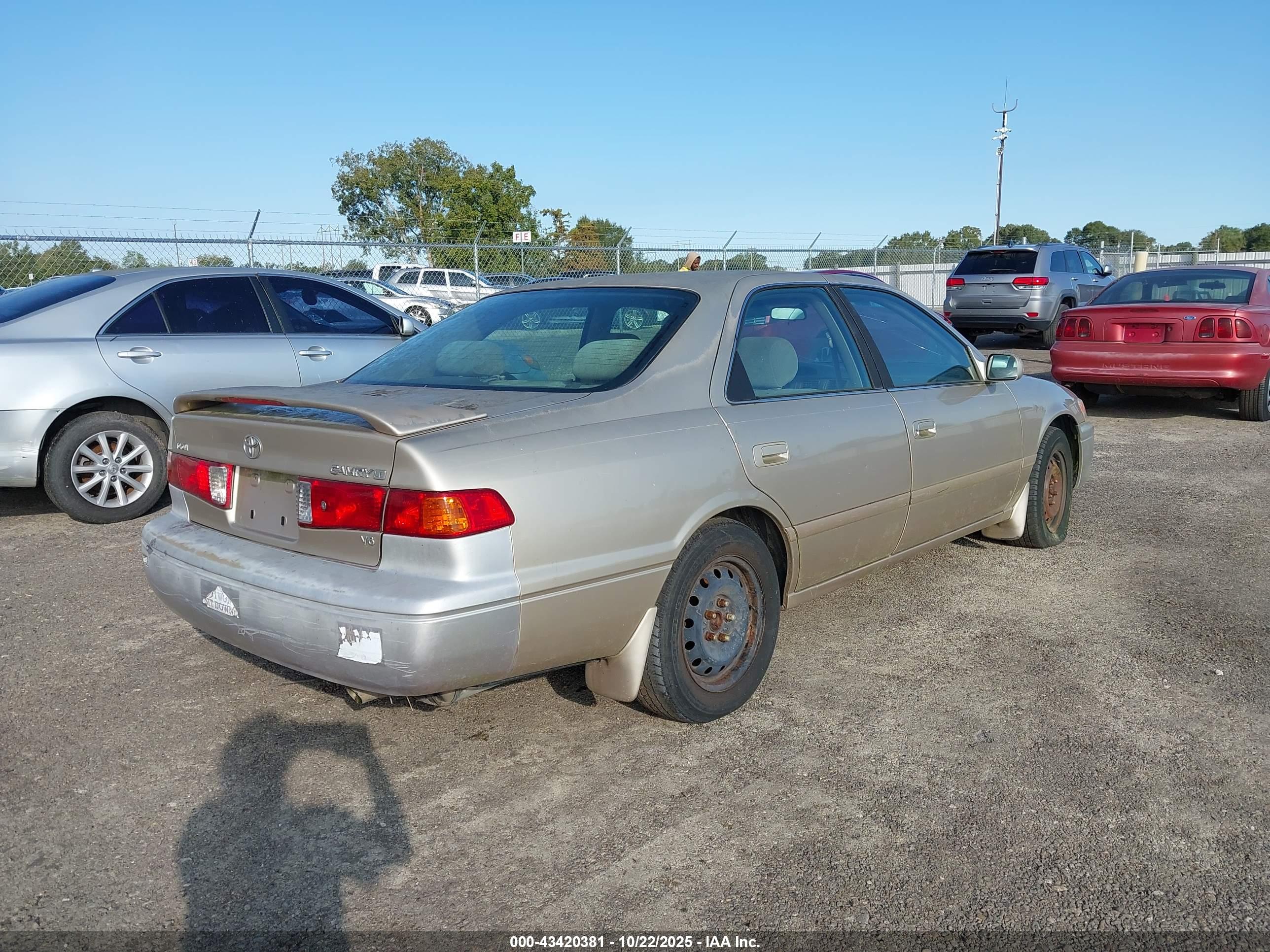 TOYOTA CAMRY image 4