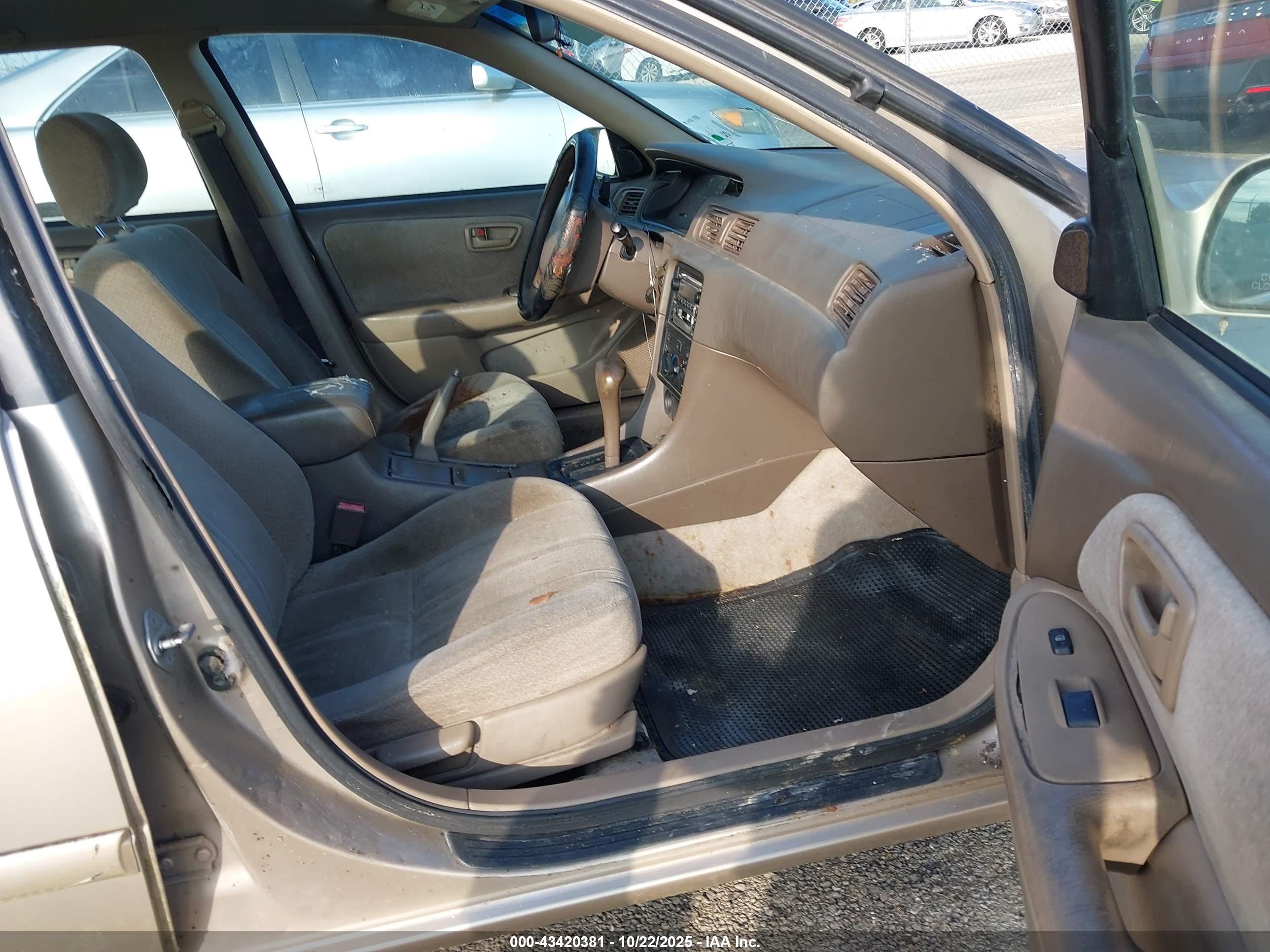 TOYOTA CAMRY image 5