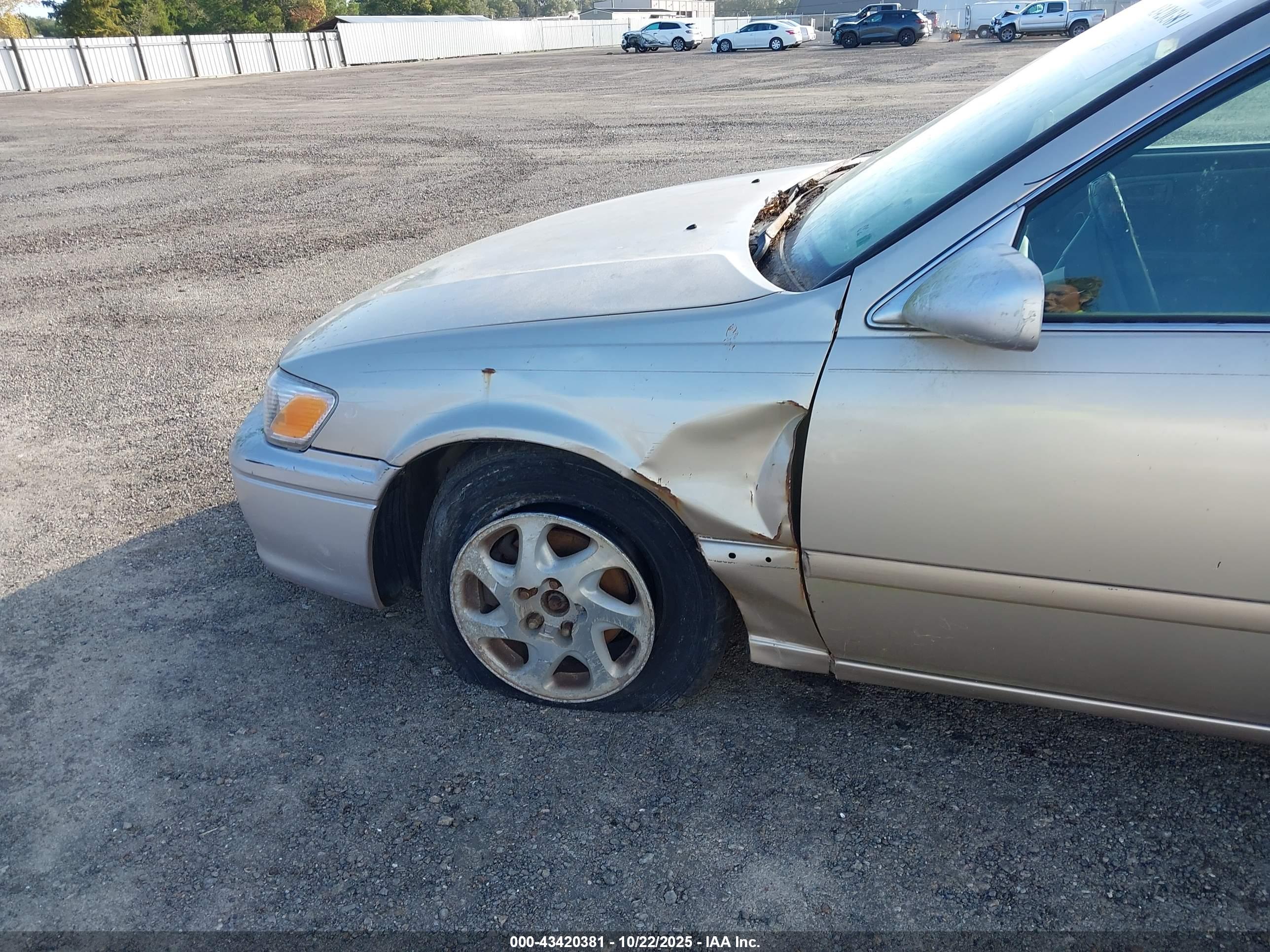 TOYOTA CAMRY image 6