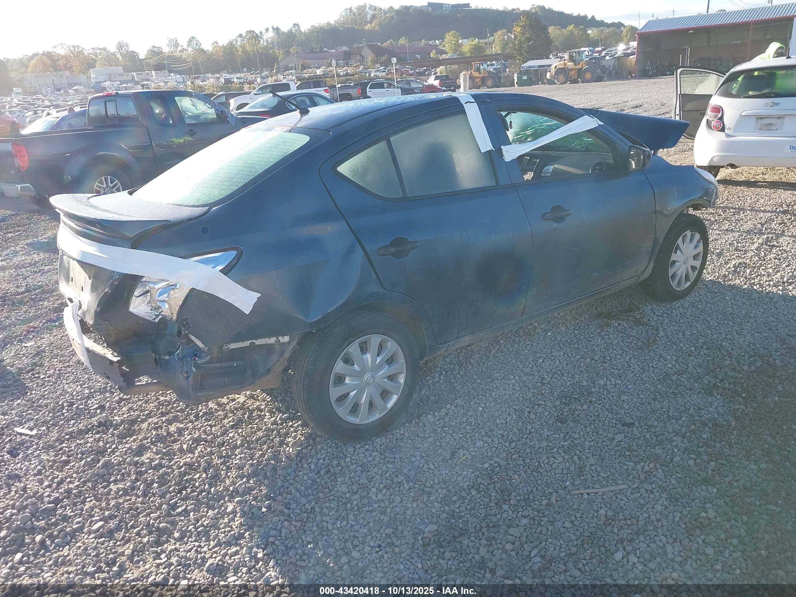 NISSAN VERSA image 4