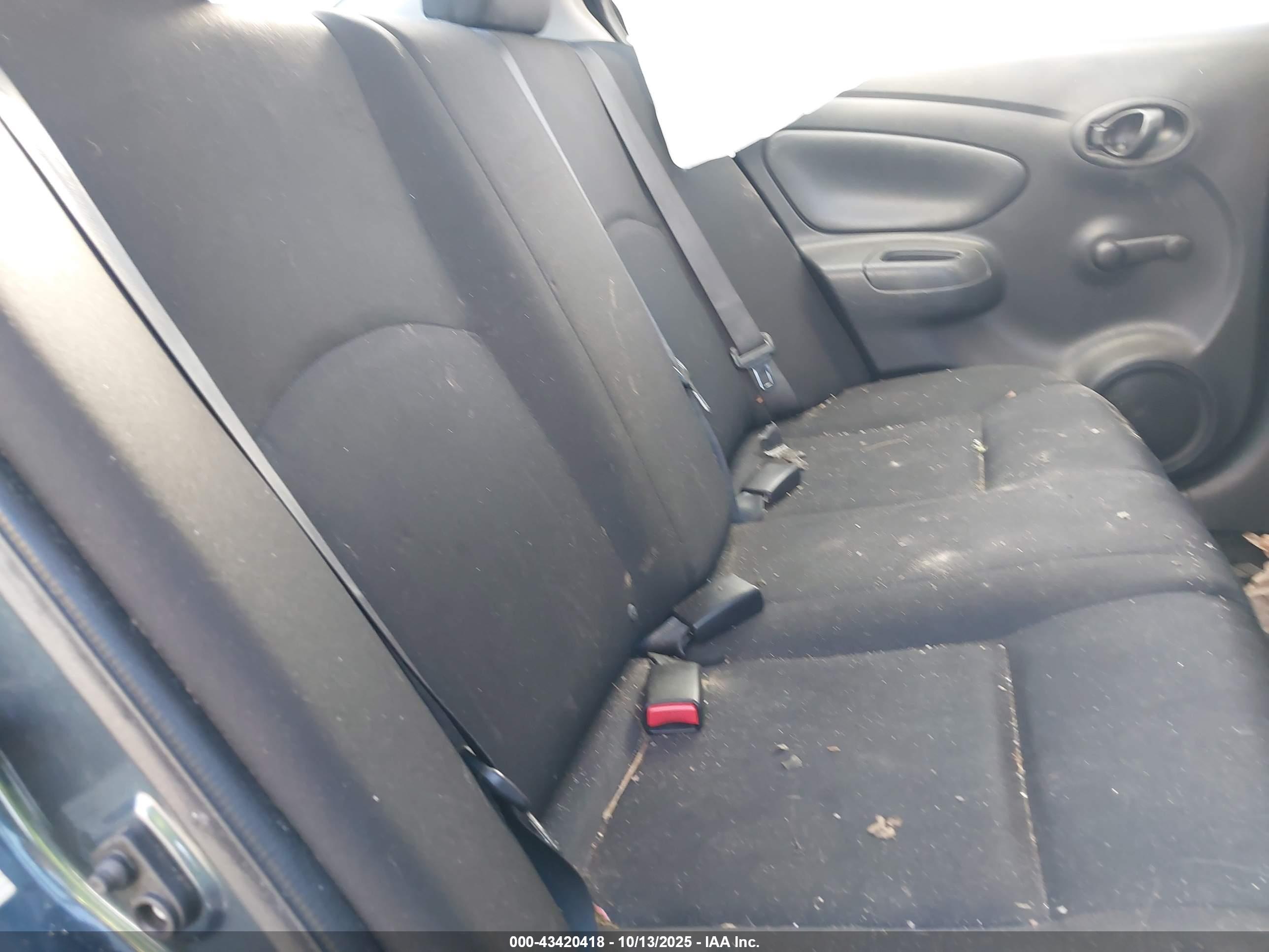 NISSAN VERSA image 8