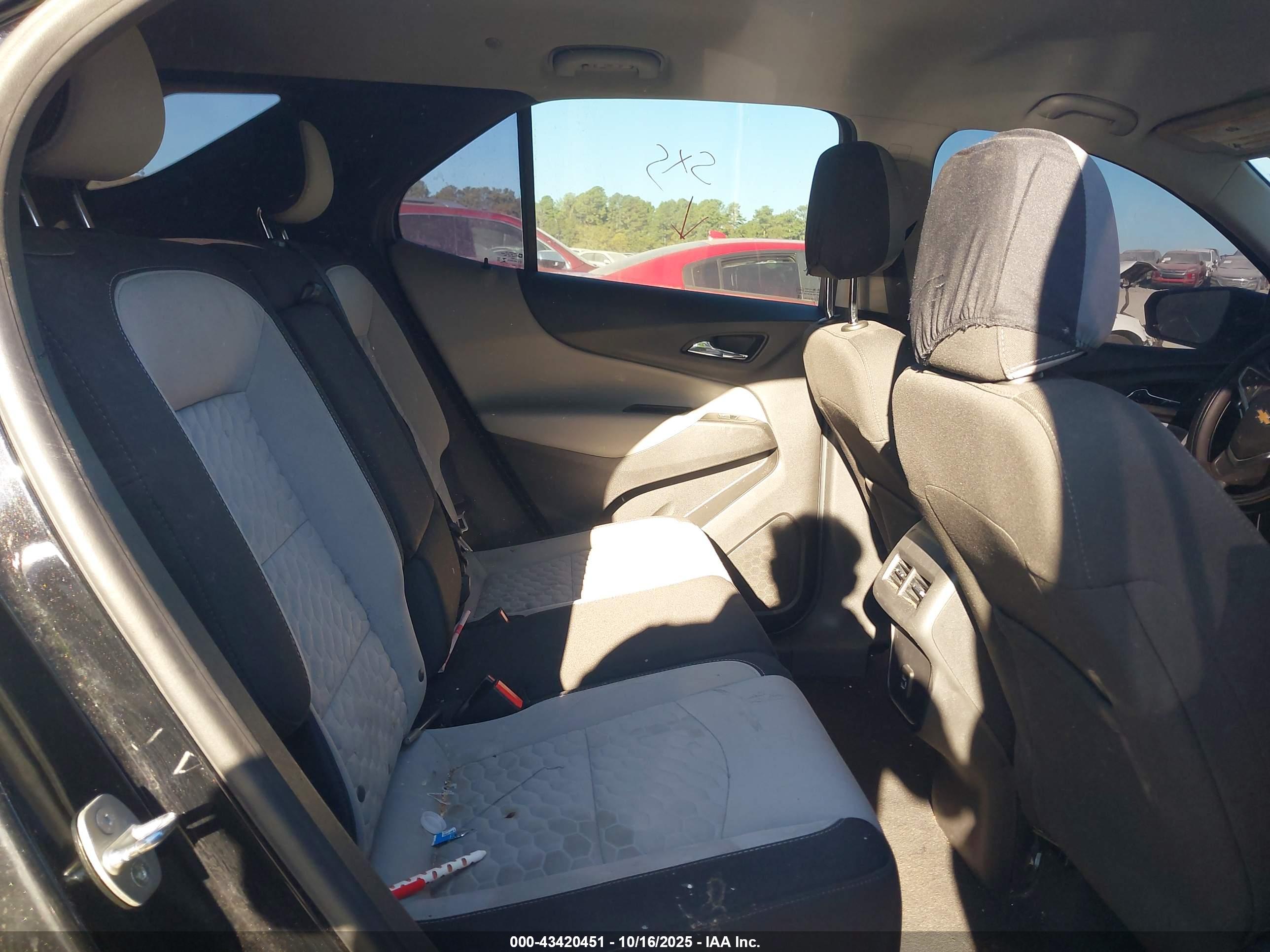 CHEVROLET EQUINOX image 8