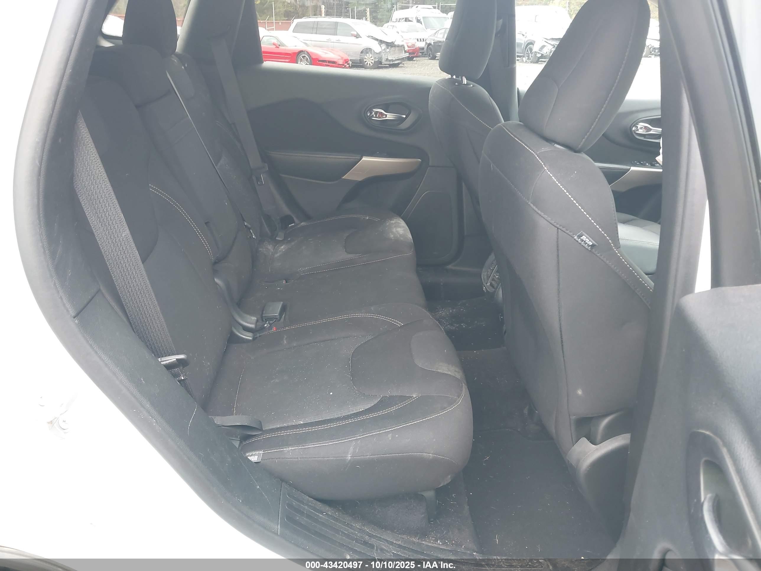 JEEP CHEROKEE image 8