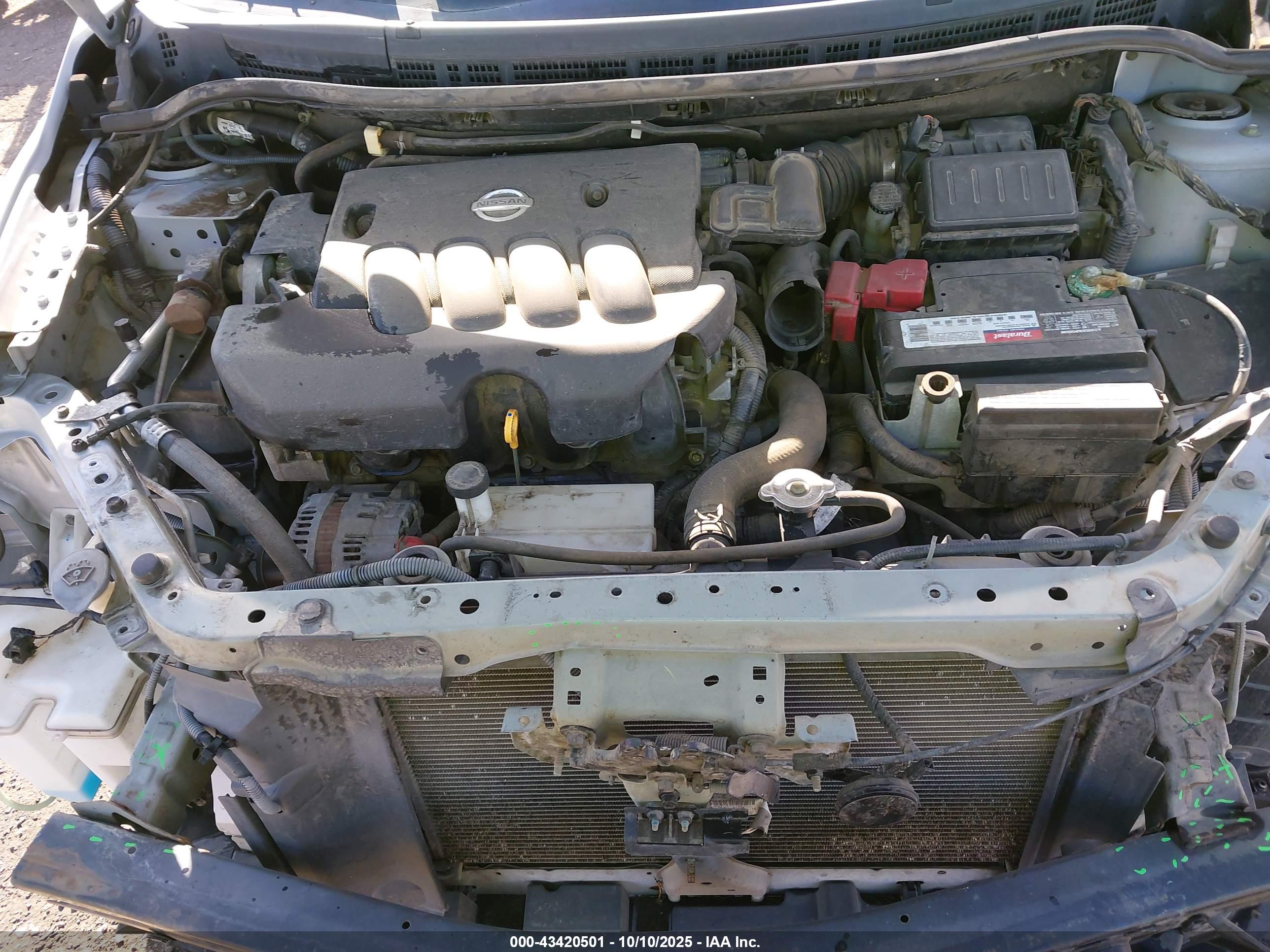 NISSAN VERSA image 10
