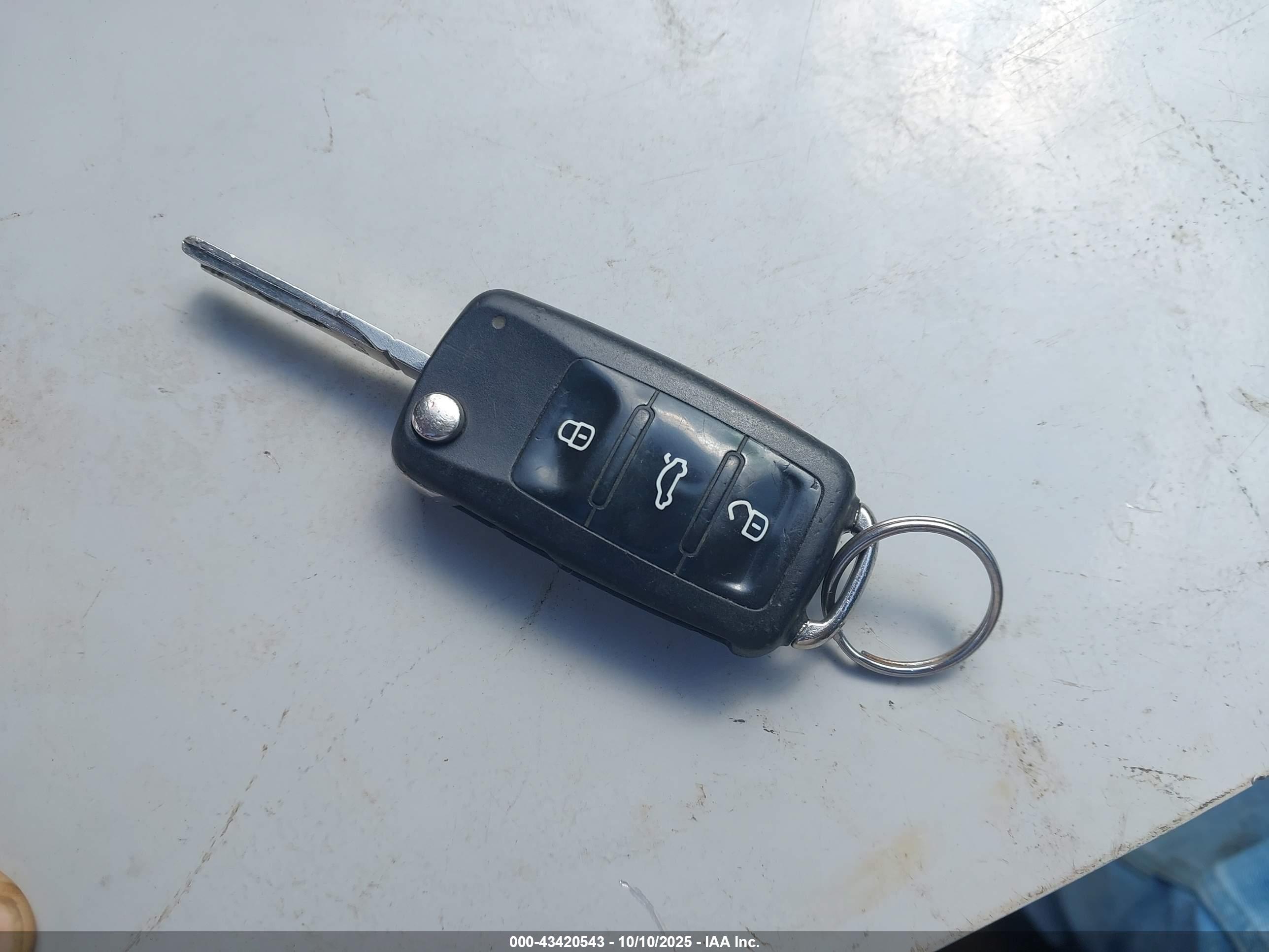 VOLKSWAGEN BEETLE image 11