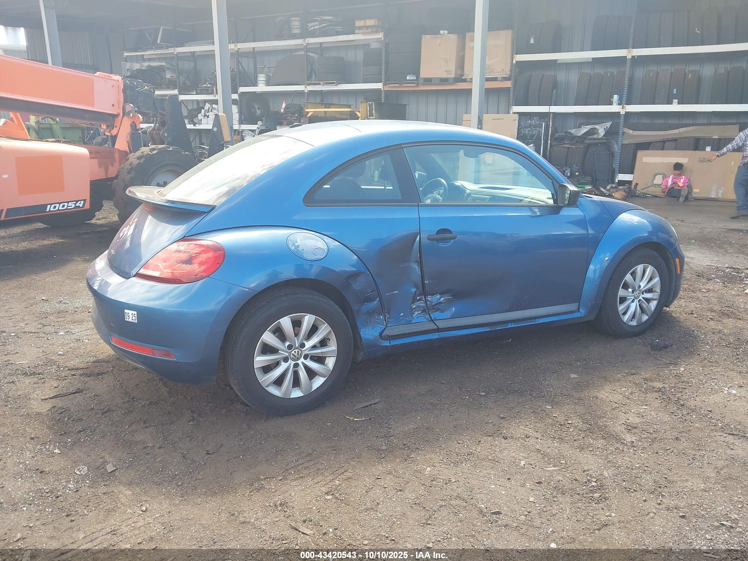 VOLKSWAGEN BEETLE image 4