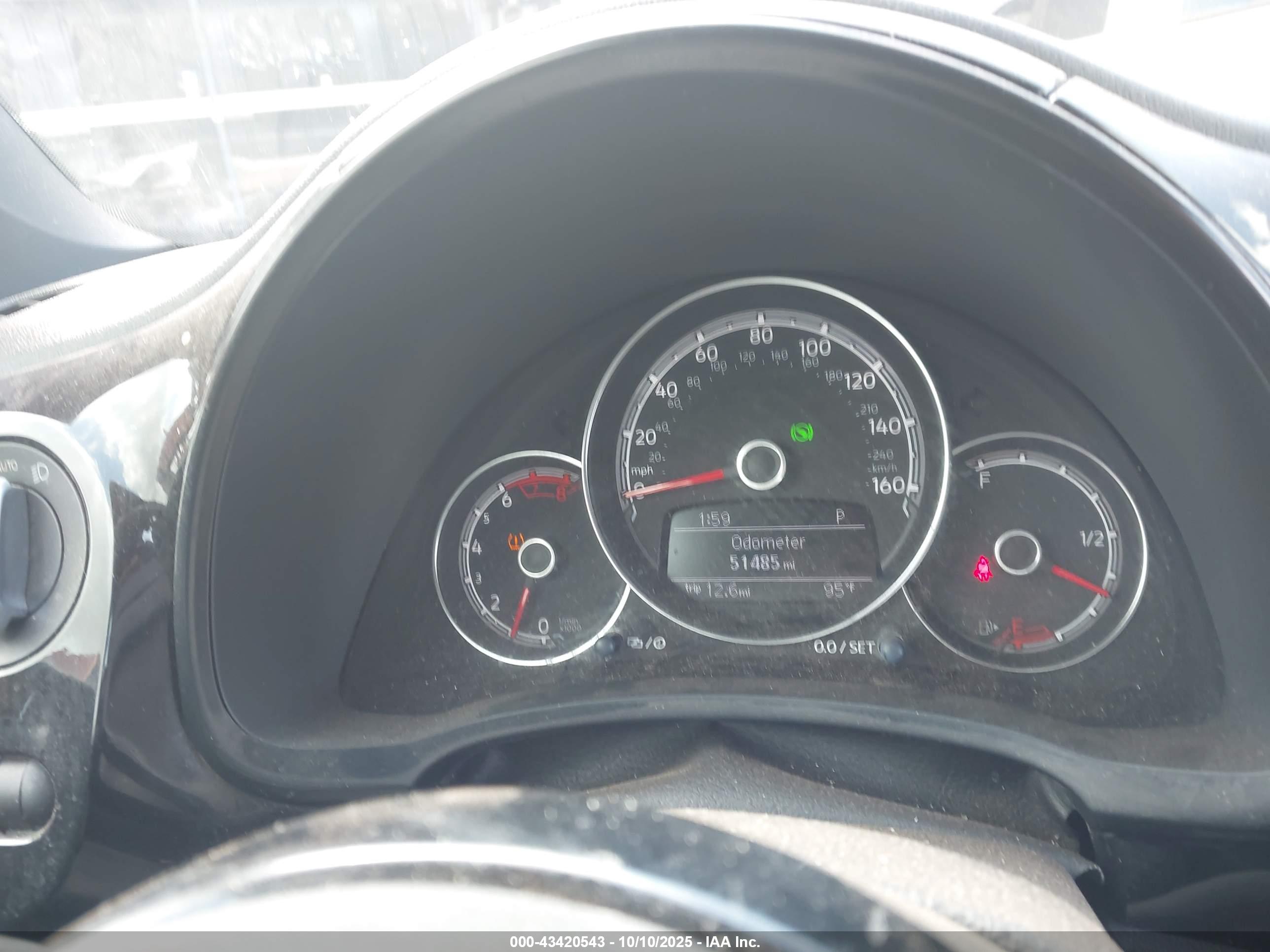 VOLKSWAGEN BEETLE image 7