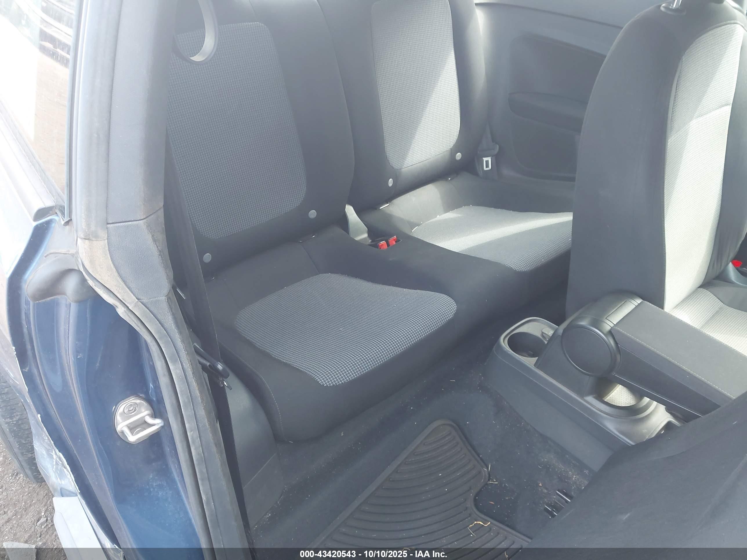 VOLKSWAGEN BEETLE image 8