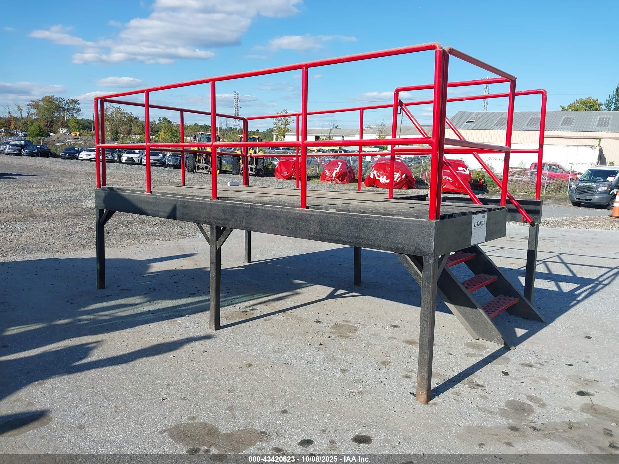 AUCTION STAND image 2