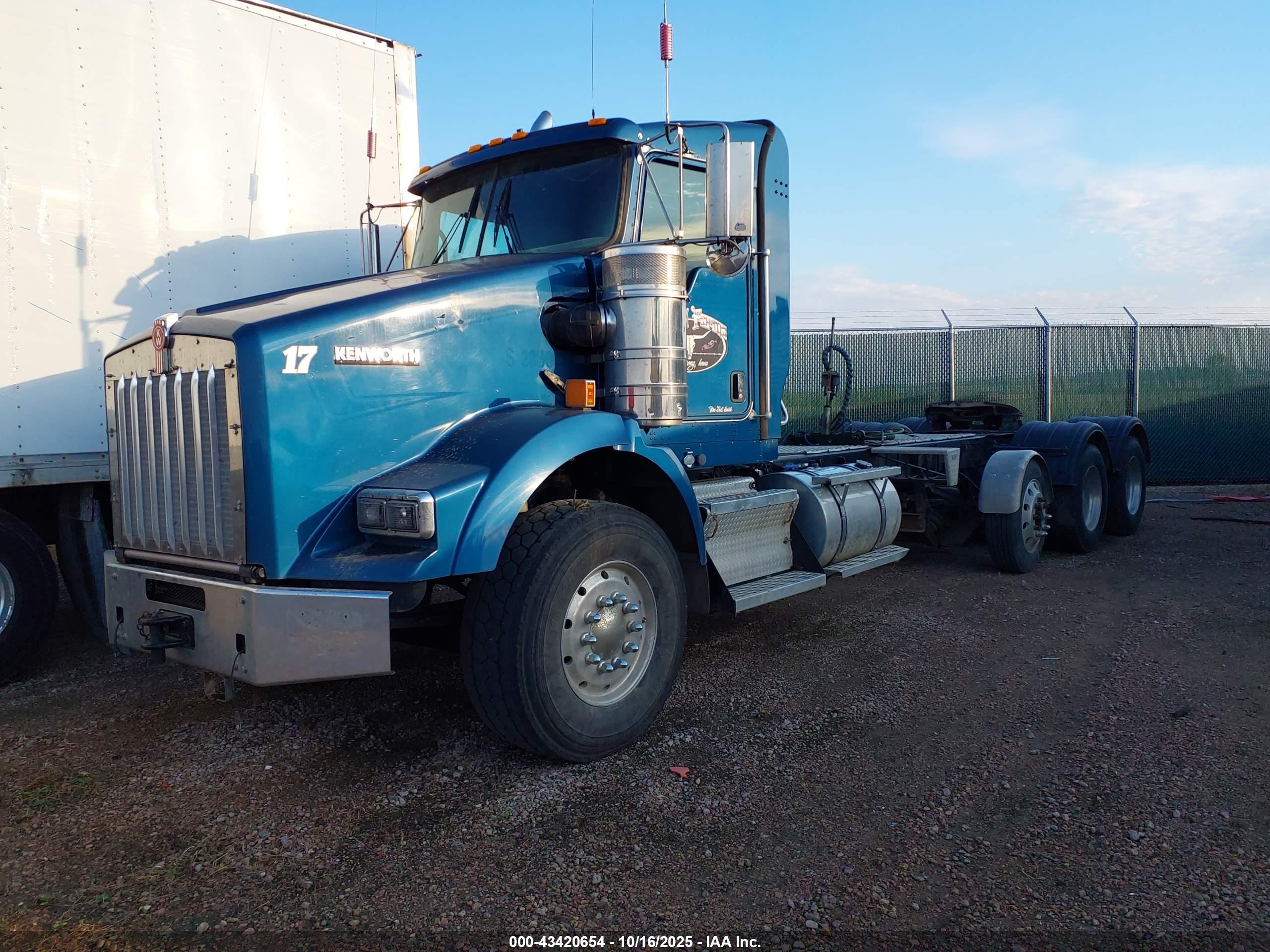 KENWORTH CONSTRUCTION image 2